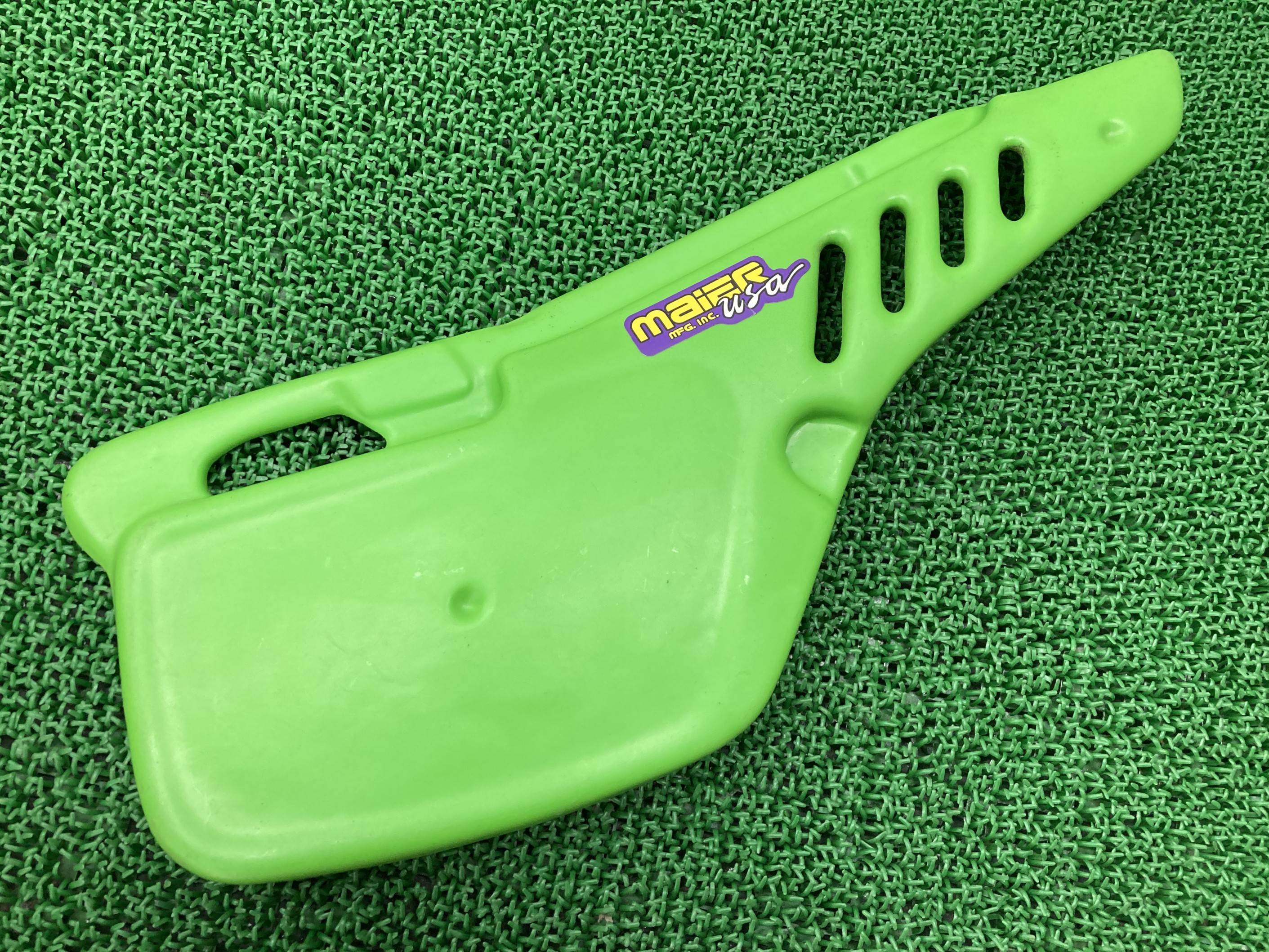 KDX80サイドカバー右緑社外バイク部品シートカウルサイドカウル当時物コンディション良好品薄希少品【中古】 30