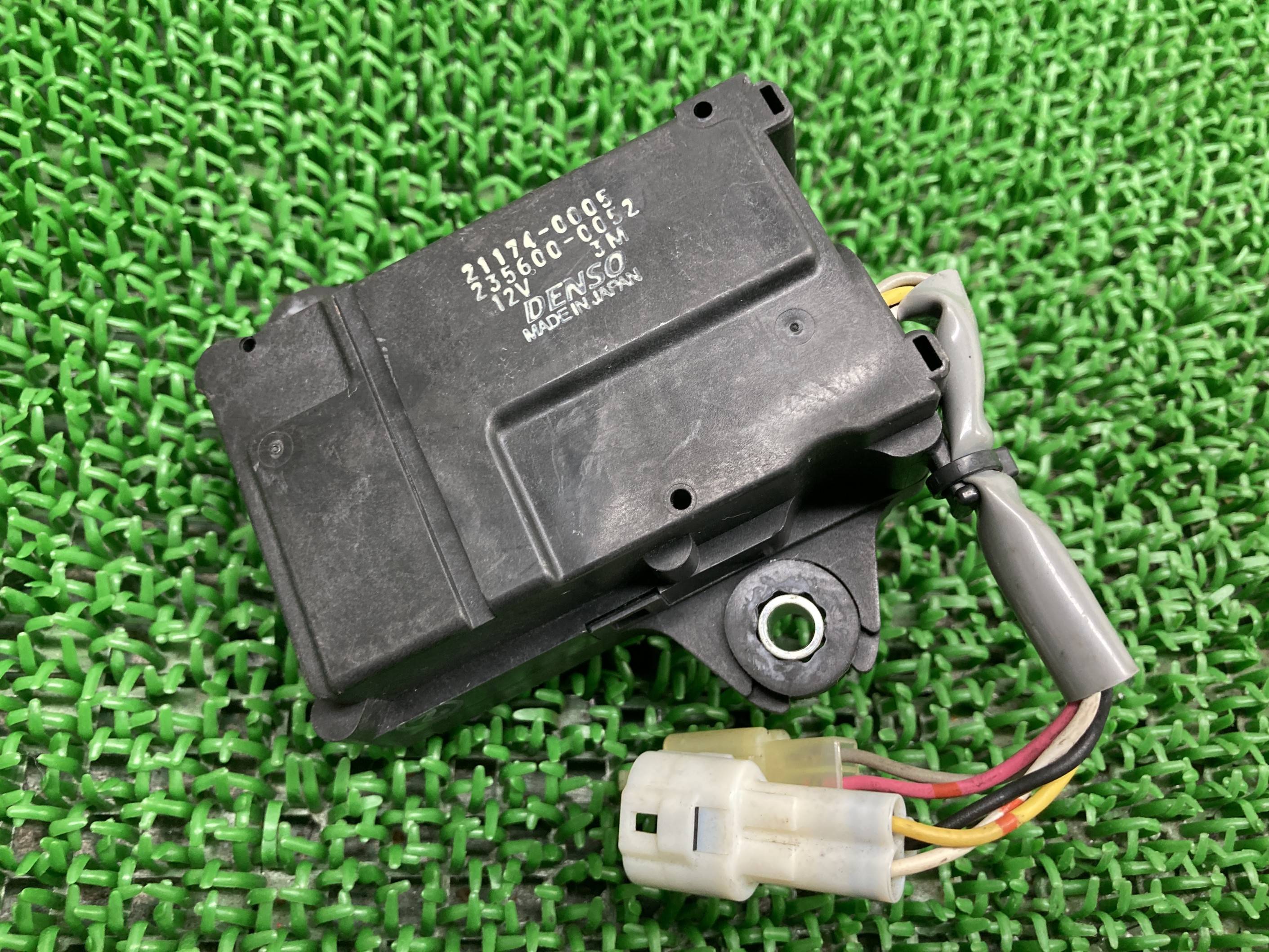 ZRX1200ダエグ 排気バルブモーター 21174-0005 カワサキ 純正 バイク 部品 ZRT20D エキゾーストコントローラー 排気デバイス サーボモーター ZX-10R 車検 Genuine 【中古】 Um｜ティーエスパーツ　店