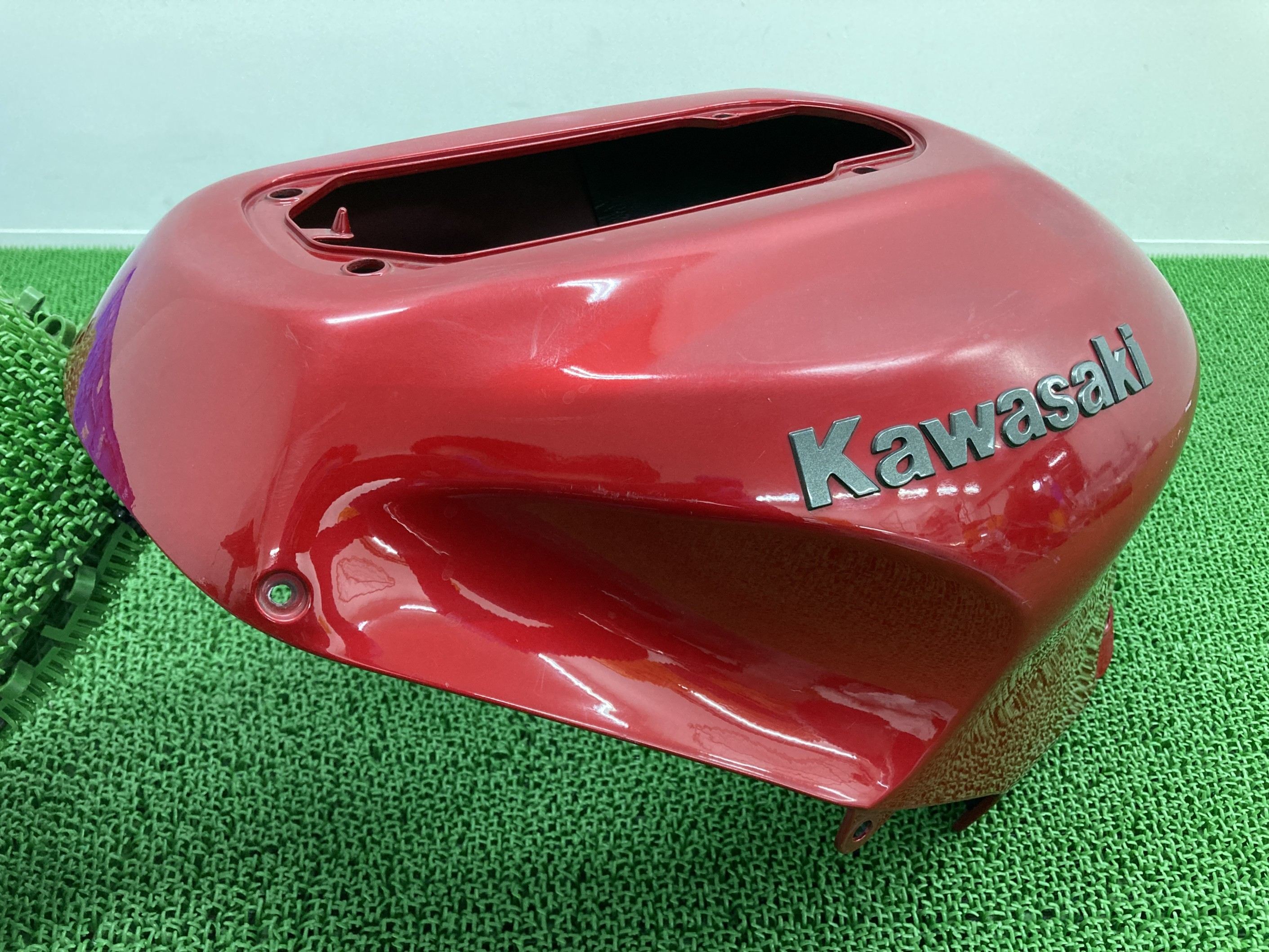 ZX-12R タンクカバー 赤M カワサキ 純正 バイク 部品 ZX1200A NinjaZX12R 割れ欠け無し 品薄 希少品 車検 Genuine 【中古】 51｜ティーエスパーツ　店 15,800円