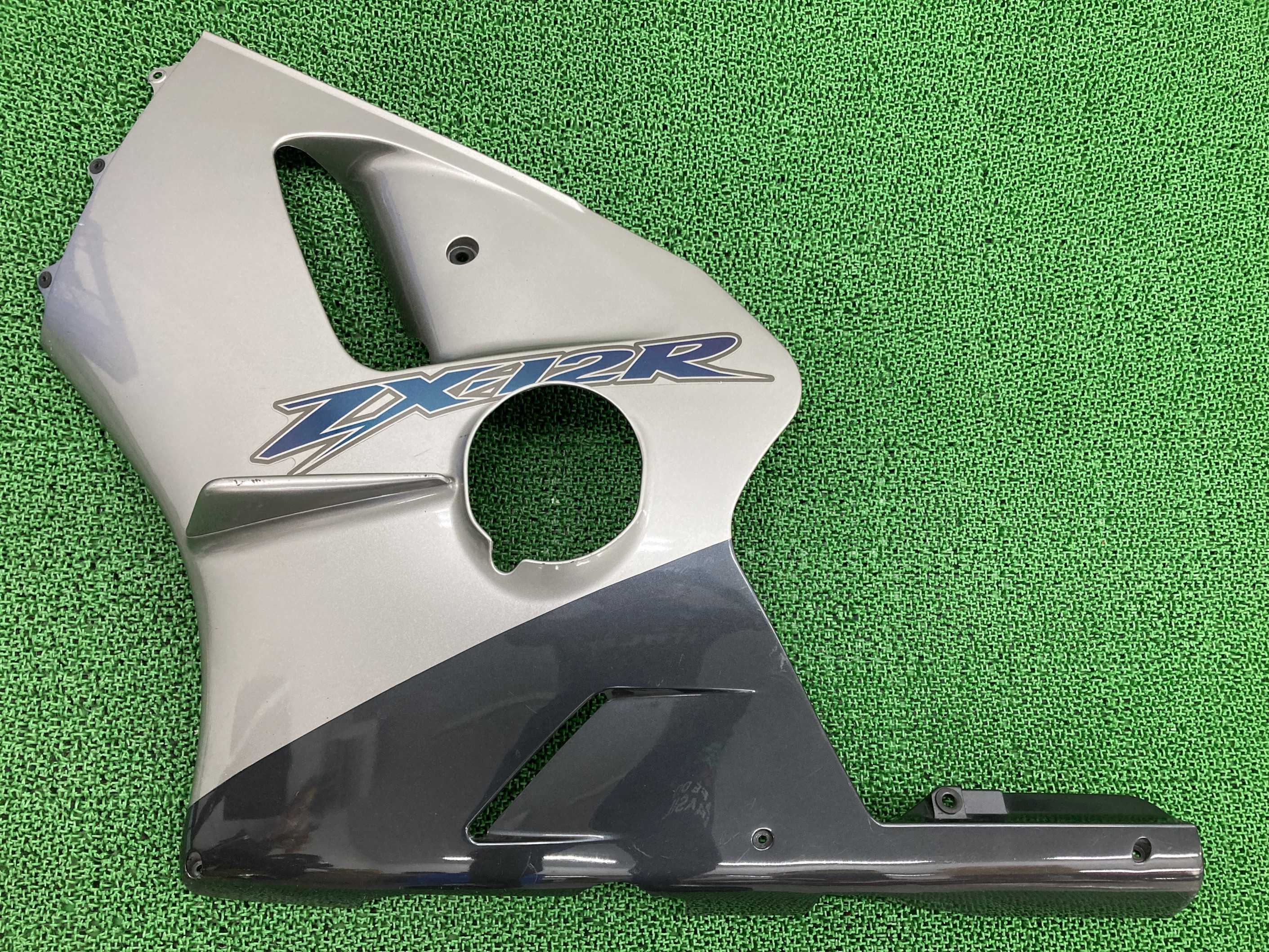 ZX-12Rサイドカウル左銀/紺Mカワサキ純正バイク部品ZXT20AZXT20Aマレーシア仕様逆車ペイント素材に割れ欠け無し車検Genuine【中古】 47