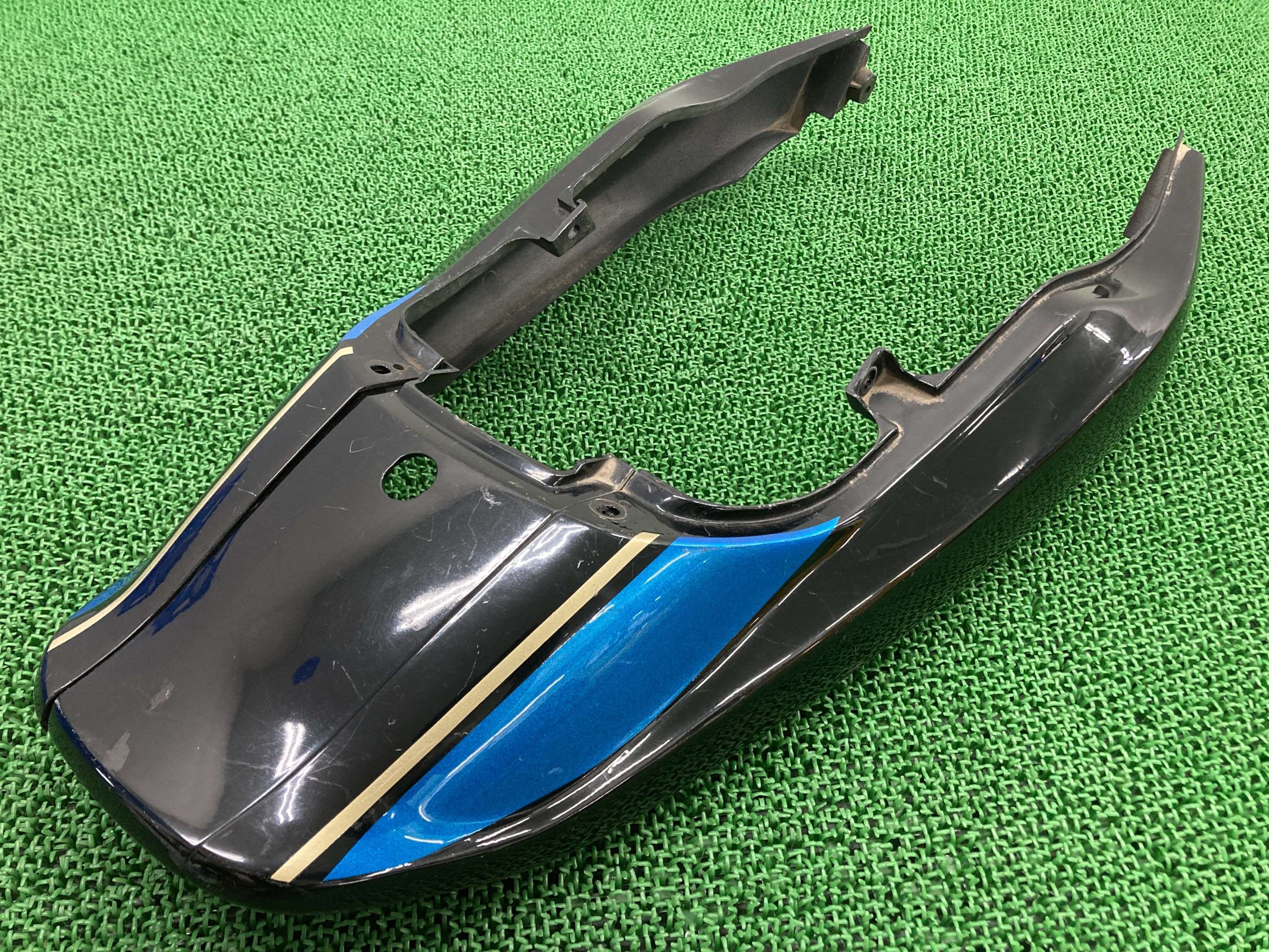 バリオス テールカウル カワサキ 純正 バイク 部品 ZR250A 14090-1087 14090-1088 14090-1089 ペイント素材に 割れ欠け無し 車検 Genuine 【中古】 5｜ティーエスパーツ　店