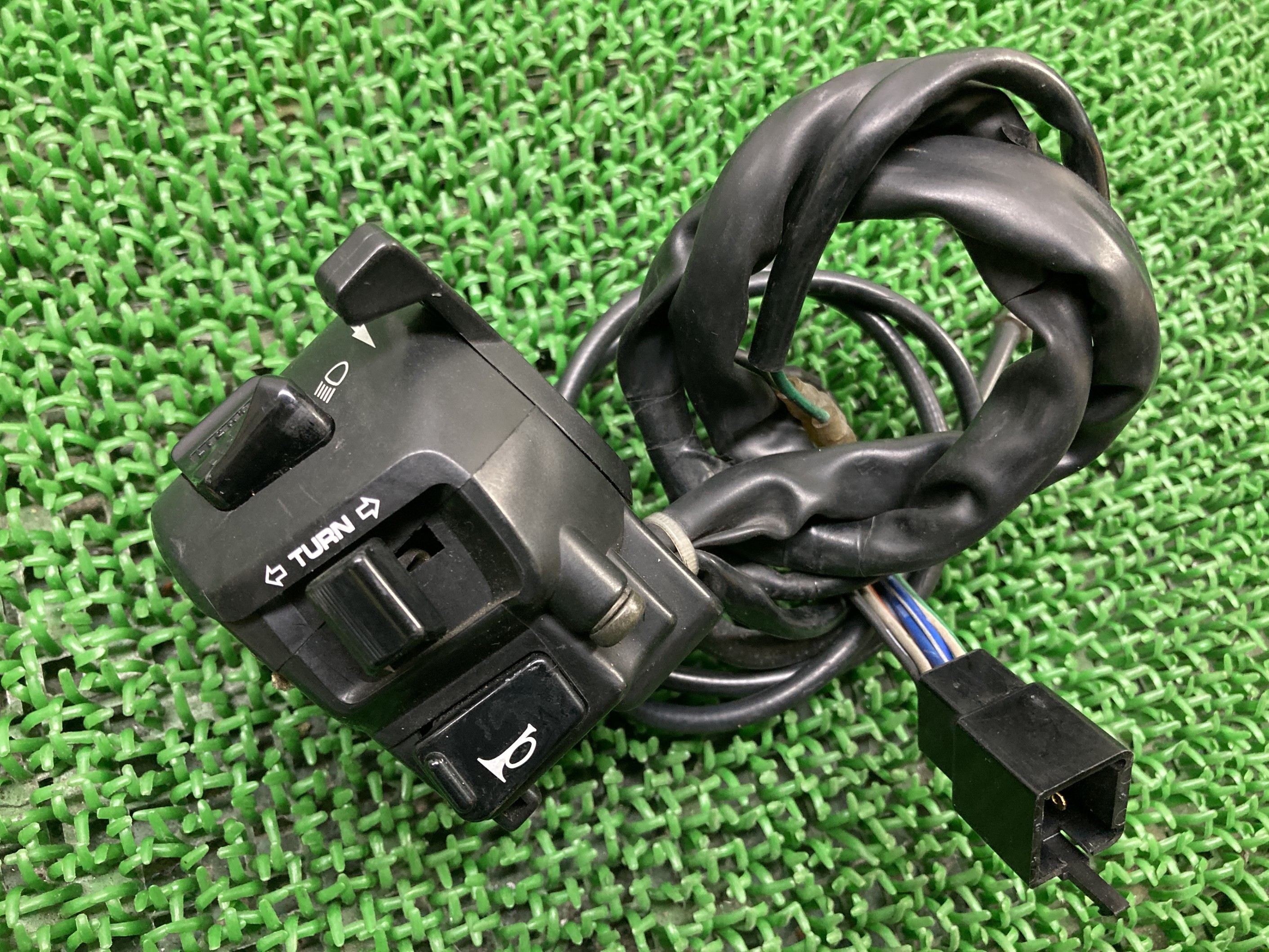 CBR1100XX ハンドルスイッチ 左 ホンダ 純正 バイク 部品 SC35 スーパーブラックバード チョークワイヤー スイッチボックス 割れ欠け無し 車検 Genuine 【中古】 31
