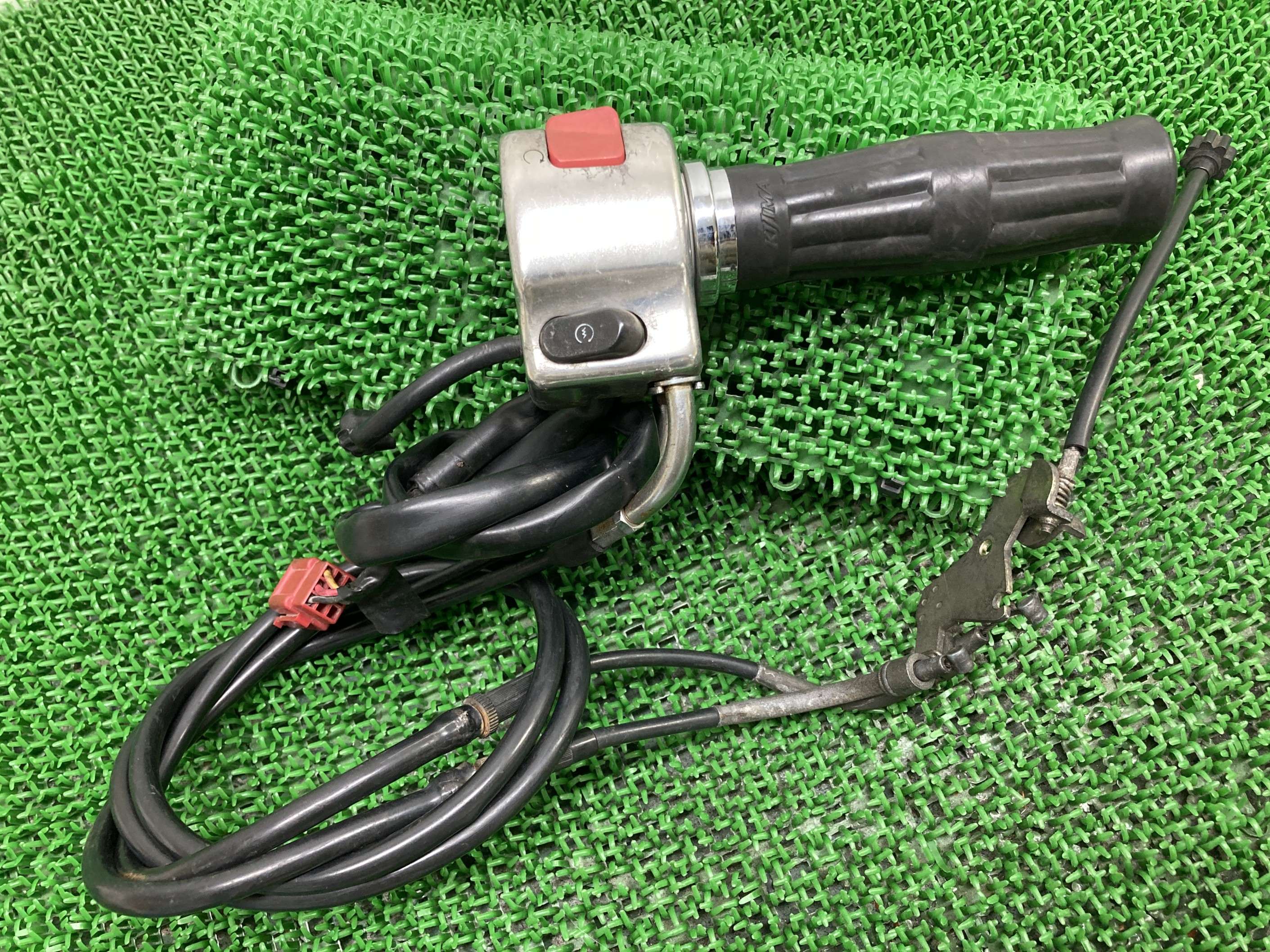 バルカン400ハンドルスイッチ右カワサキ純正バイク部品VN400AVULCANアクセルワイヤースロットルホルダースイッチボックス割れ欠け無し車検Genuine【中古】 80|ティーエスパーツ 店
