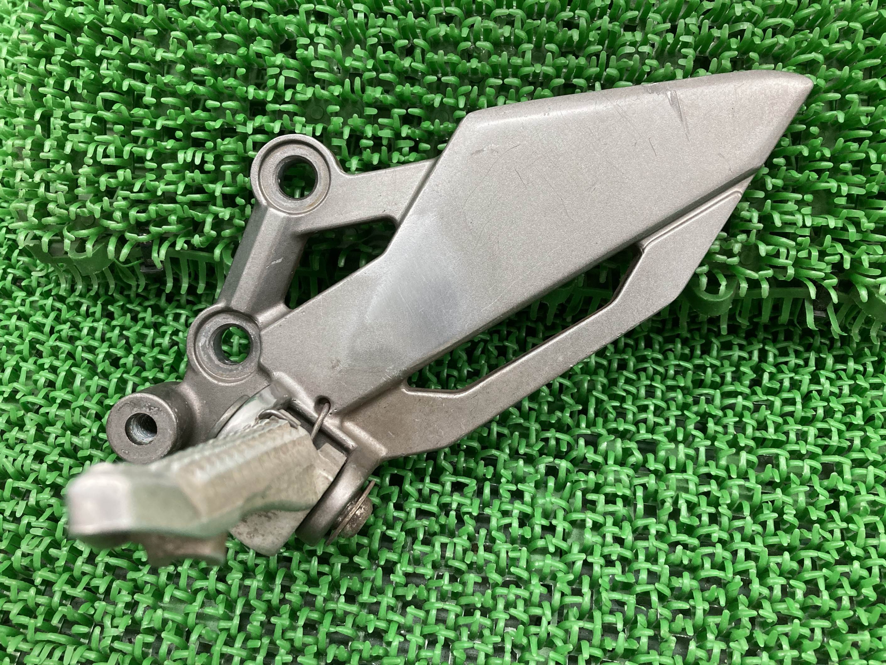 NINJA250 ステップ 左 35063-0839 カワサキ 純正 バイク 部品 EX250L ペグ メインステップ 修復素材に 曲がり無し 車検 Genuine 【中古】 pO|ティーエスパーツ 店