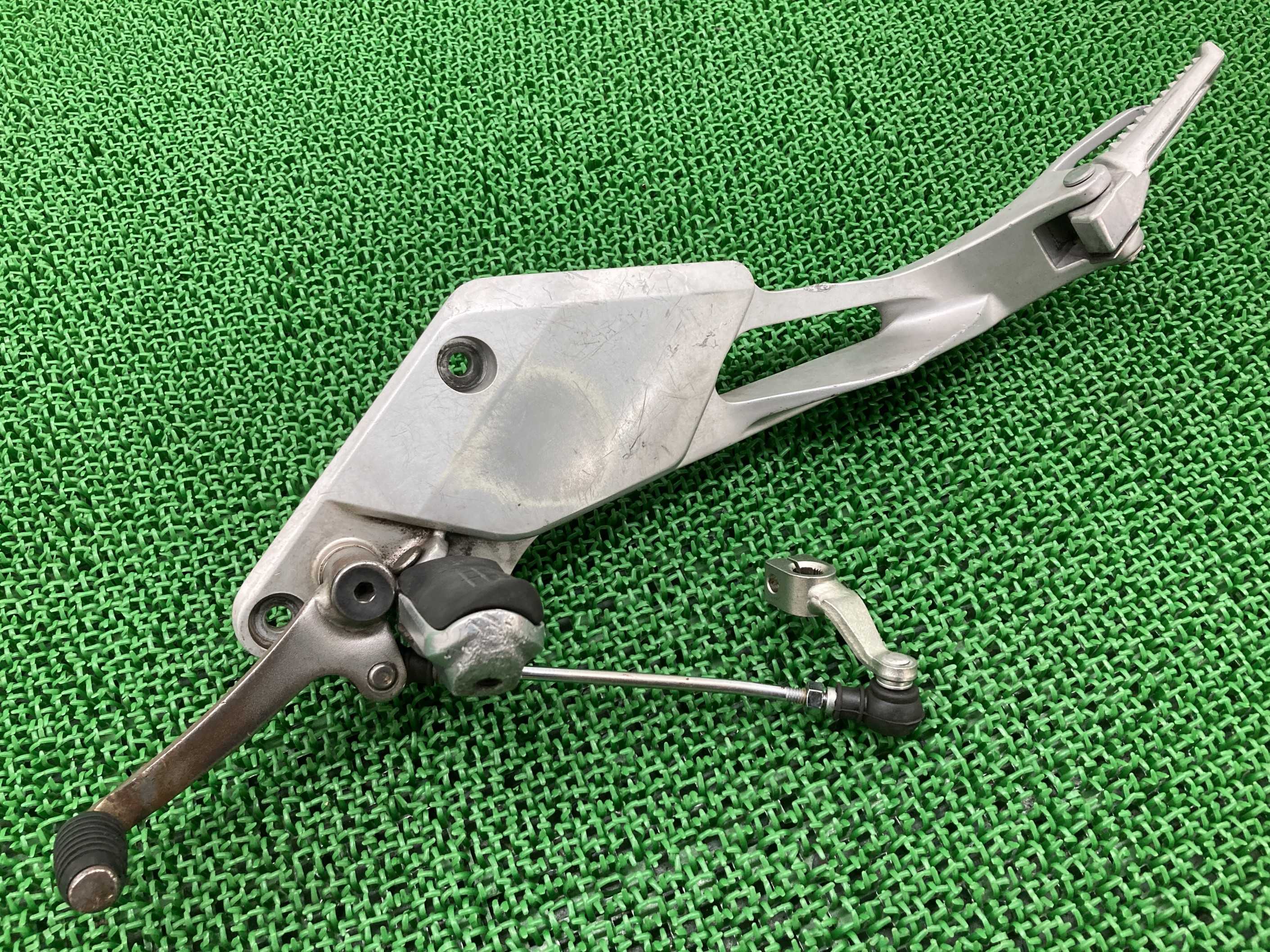 CB400SF ステッププレート 左 MCE ホンダ 純正 バイク 部品 NC39 ステップペグ タンデムステップペグ シフトペダル シフトロッド 車検 Genuine 【中古】 nJ