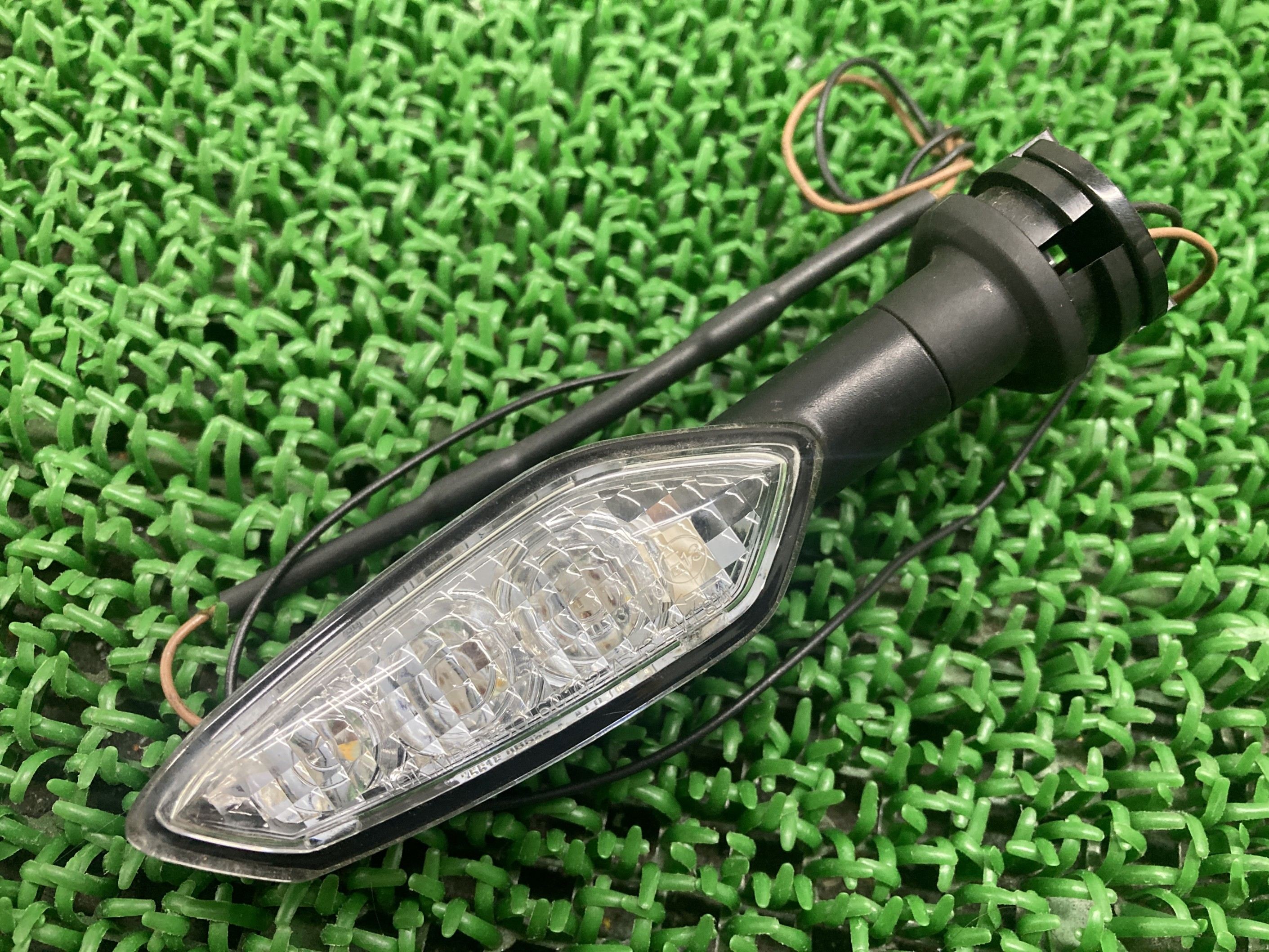 YZF-R6 リアウインカー 左 60102A ヤマハ 純正 バイク 部品 RJ27 修復素材に 割れ欠け無し 品薄 希少品 車検 Genuine 【中古】 Rn 6,512円