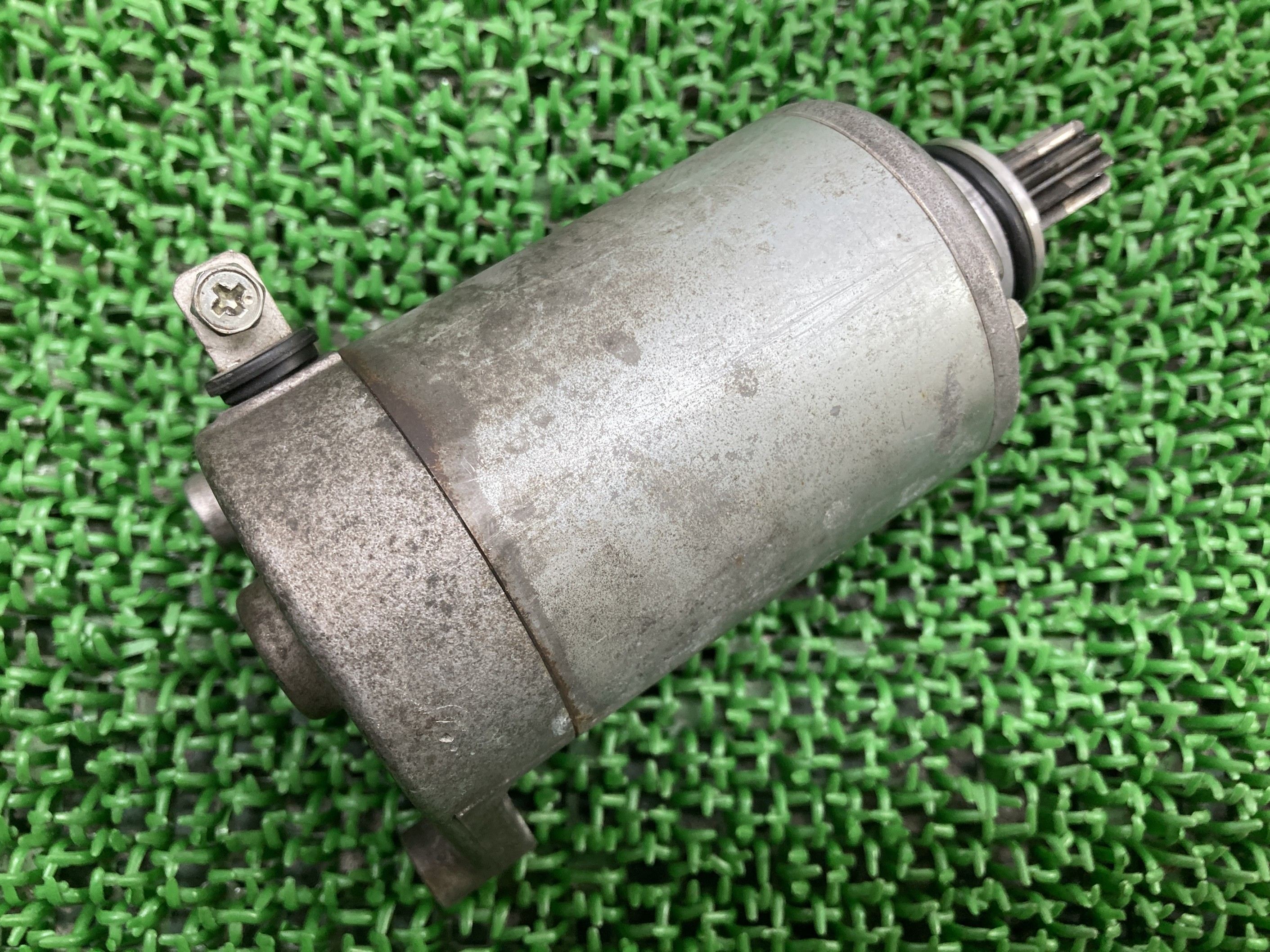 ジェベル200 セルモーター 42A20 スズキ 純正 バイク 部品 SH42A DJEBEL DF200 スターターモーター 機能的問題なし 車検 Genuine 【中古】 tV｜ティーエスパーツ　店