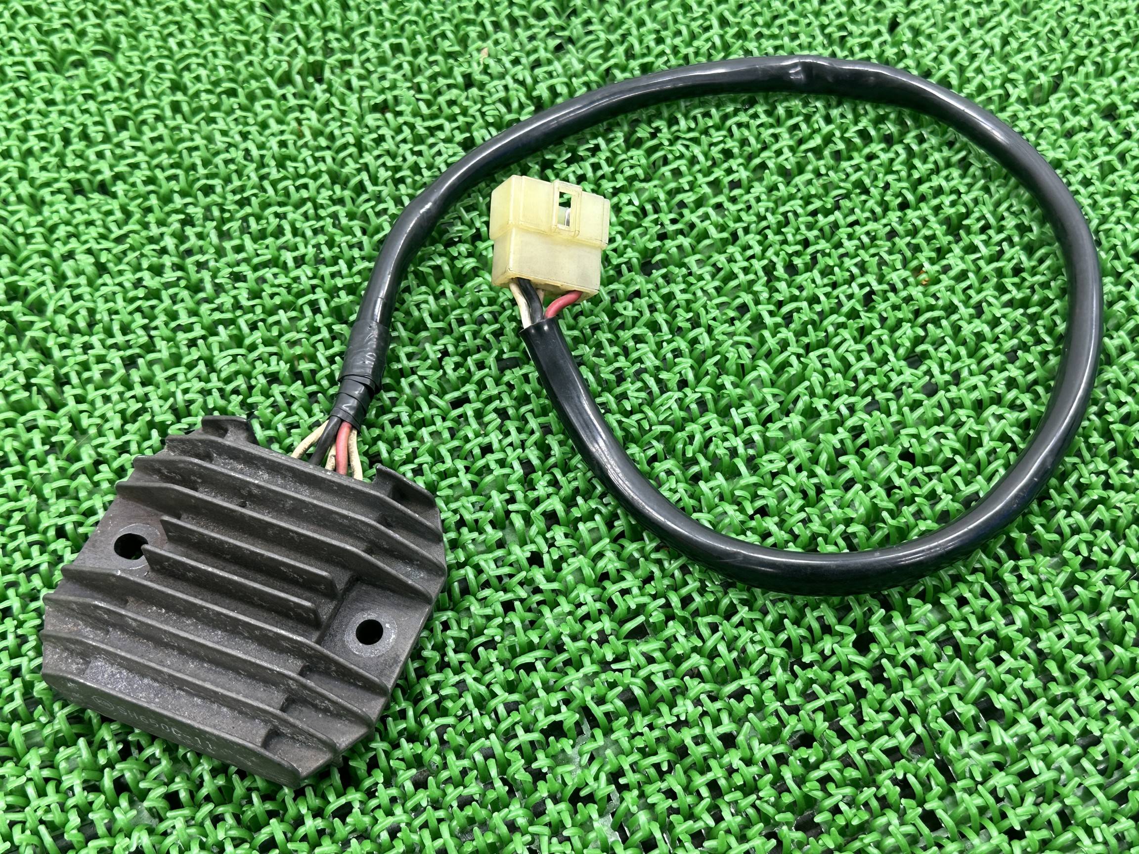 ドラッグスター400クラシック レギュレター ヤマハ 純正 バイク 部品 VH01J 5ピン レギュレーター レクチファイアー 機能的問題なし 車検 Genuine 【中古】 vR
