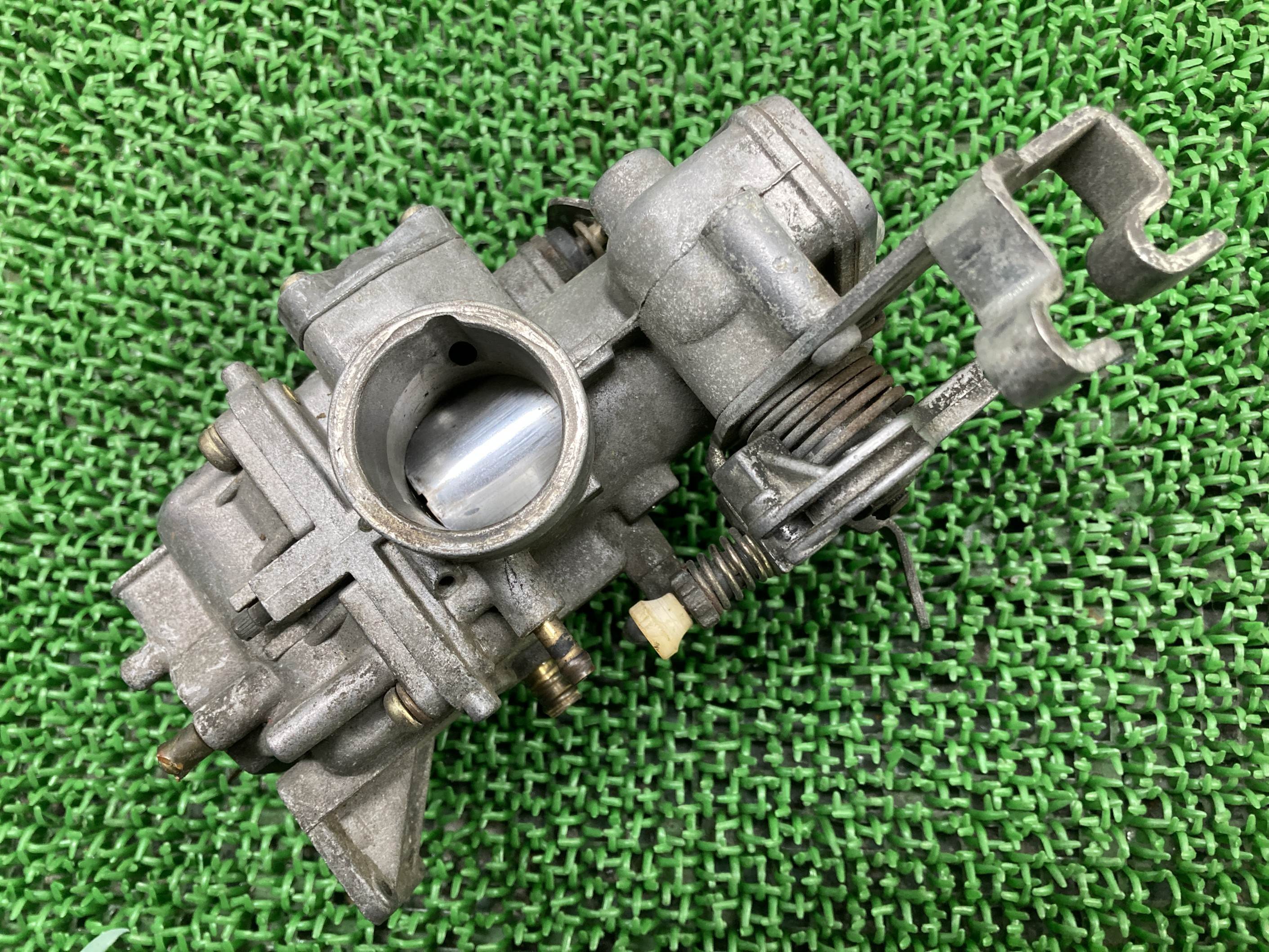 SR400 キャブレター ヤマハ 純正 バイク 部品 2H6 初期型 ミクニ MIKUNI 修復素材やレストア素材に 割れ欠け無し 車検 Genuine 【中古】 Rx