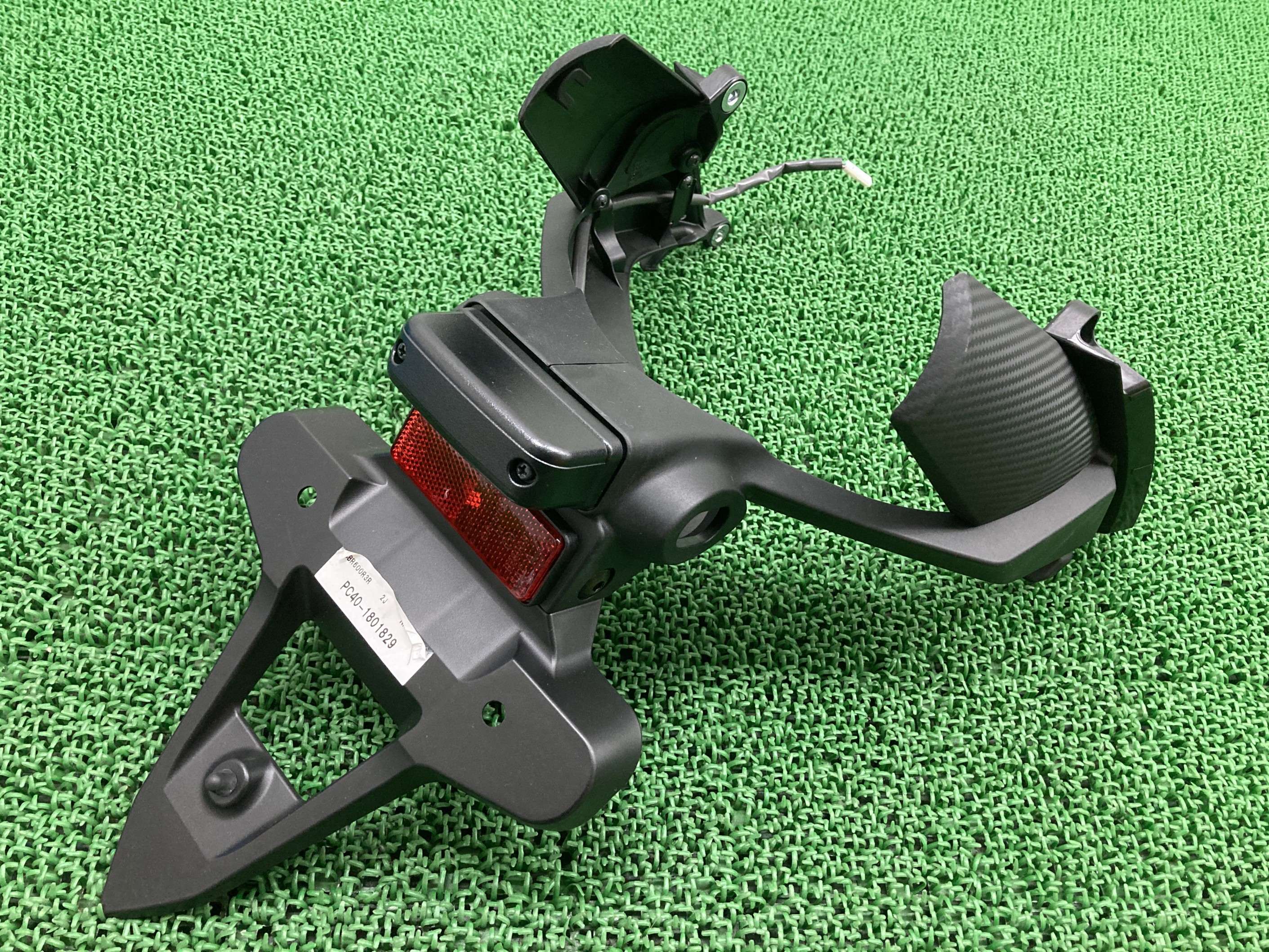 CBR600RR リアフェンダー MJC/MFL ホンダ 純正 バイク 部品 PC40 MJC MFL 後期 ナンバー灯 リフレクター 車検 Genuine 【中古】 aX|ティーエスパーツ 店