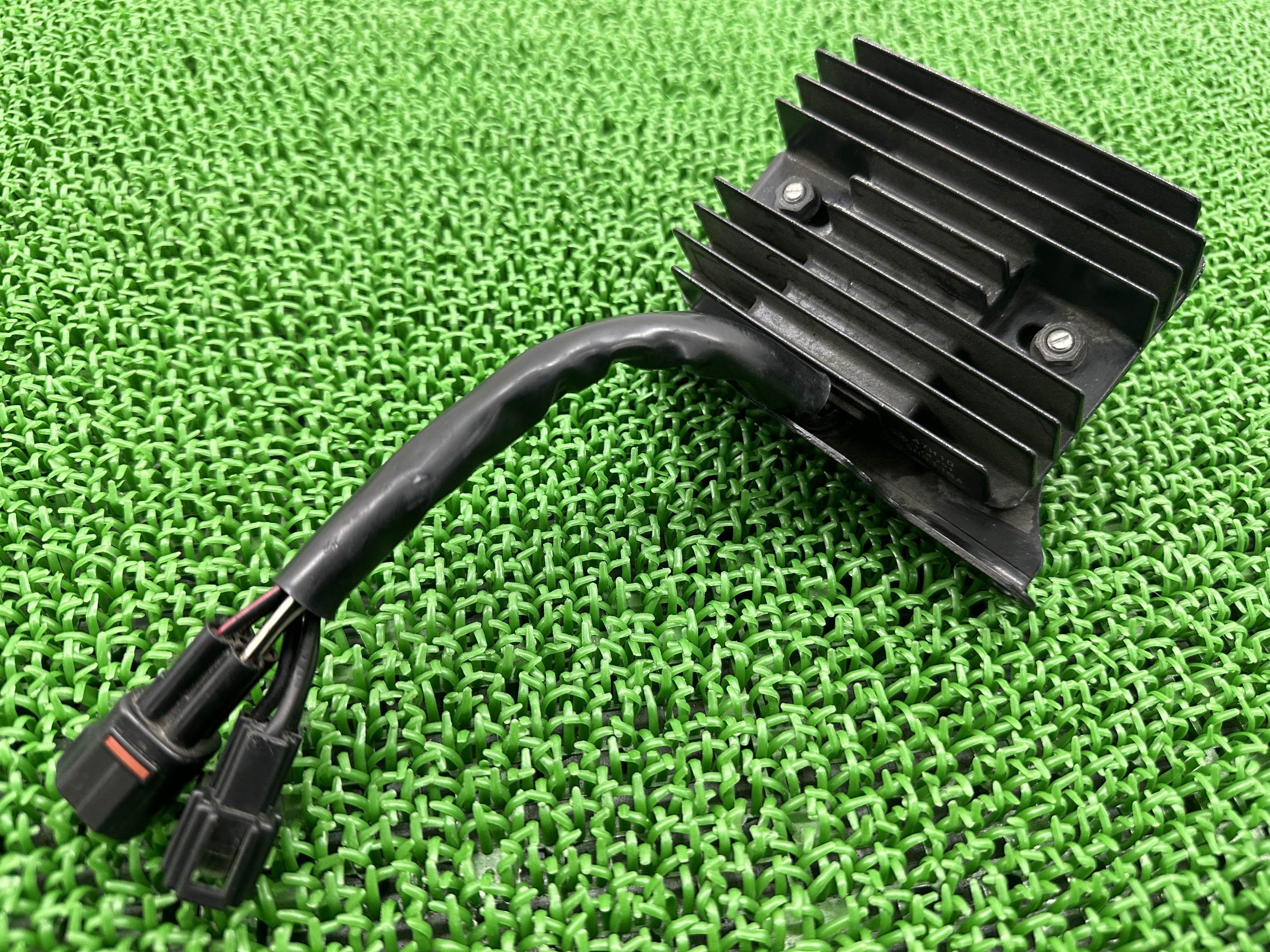 バンディット1250F レギュレター スズキ 純正 バイク 部品 GW72A 47H10 SH811BA レギュレター レクチファイア GSX1250F 車検 Genuine 【中古】 bR｜ティーエスパーツ　店 8,732円