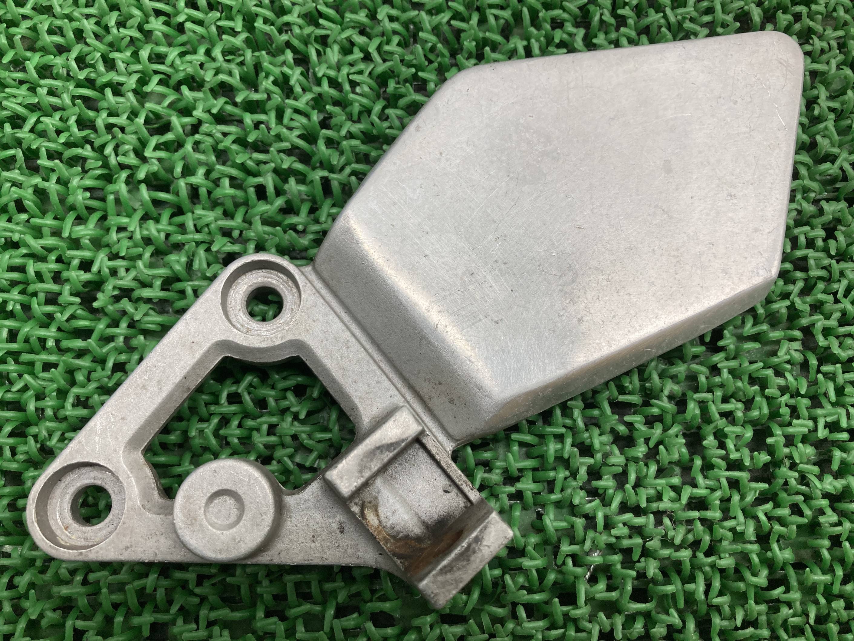 ジェイド ステップホルダー 左 KAF ホンダ 純正 バイク 部品 MC23 JADE メインステップ 曲がり無し 品薄 車検 Genuine 【中古】 Bb