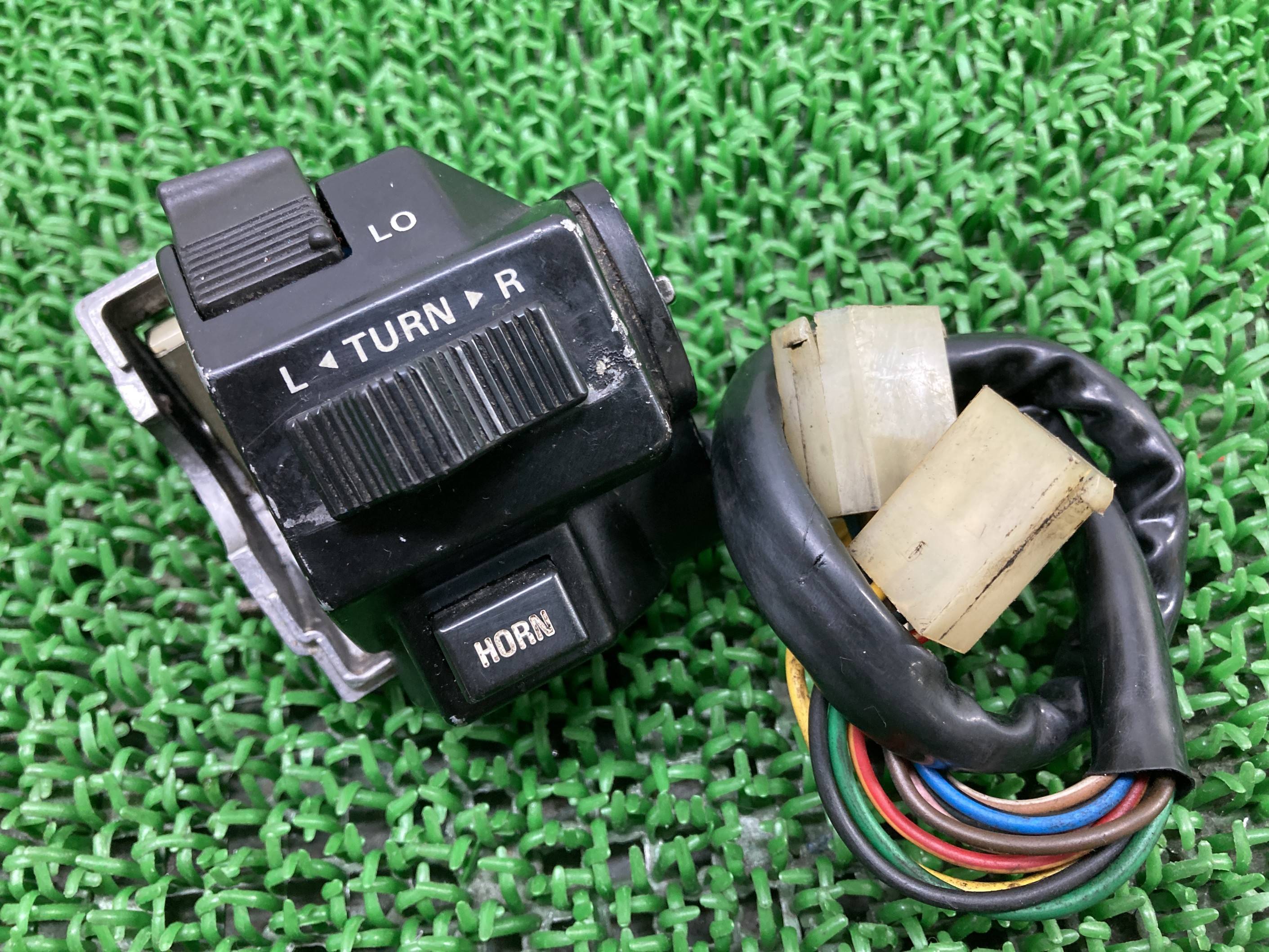 RD350LC ハンドルスイッチ 左 YHA220 ヤマハ 純正 バイク 部品 当時物 スイッチボックス 割れ欠け無し 品薄 希少品 車検 Genuine 【中古】 Ac｜ティーエスパーツ　店