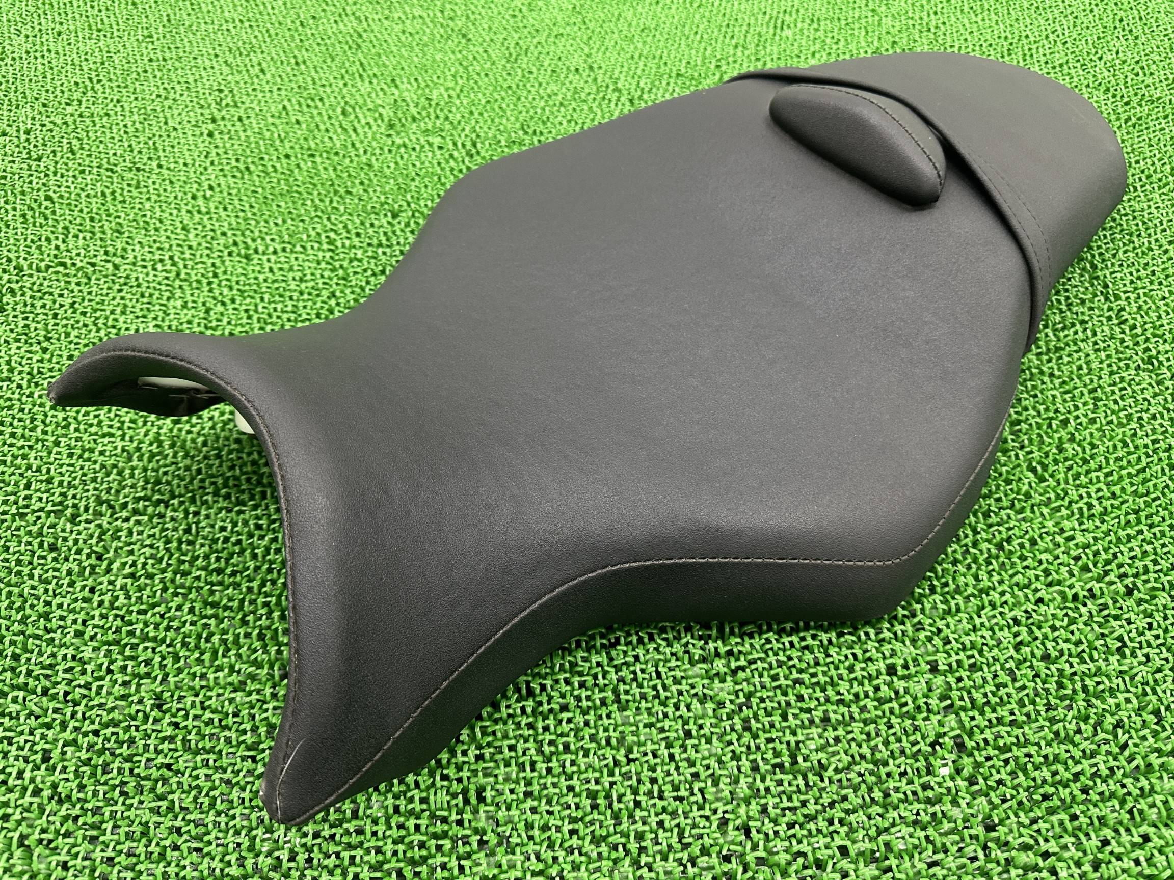 MT-10 シート B67 ヤマハ 純正 バイク 部品 RN50J MT10 シートバンド付 修復素材に シートベース良好 車検 Genuine 【中古】 pK