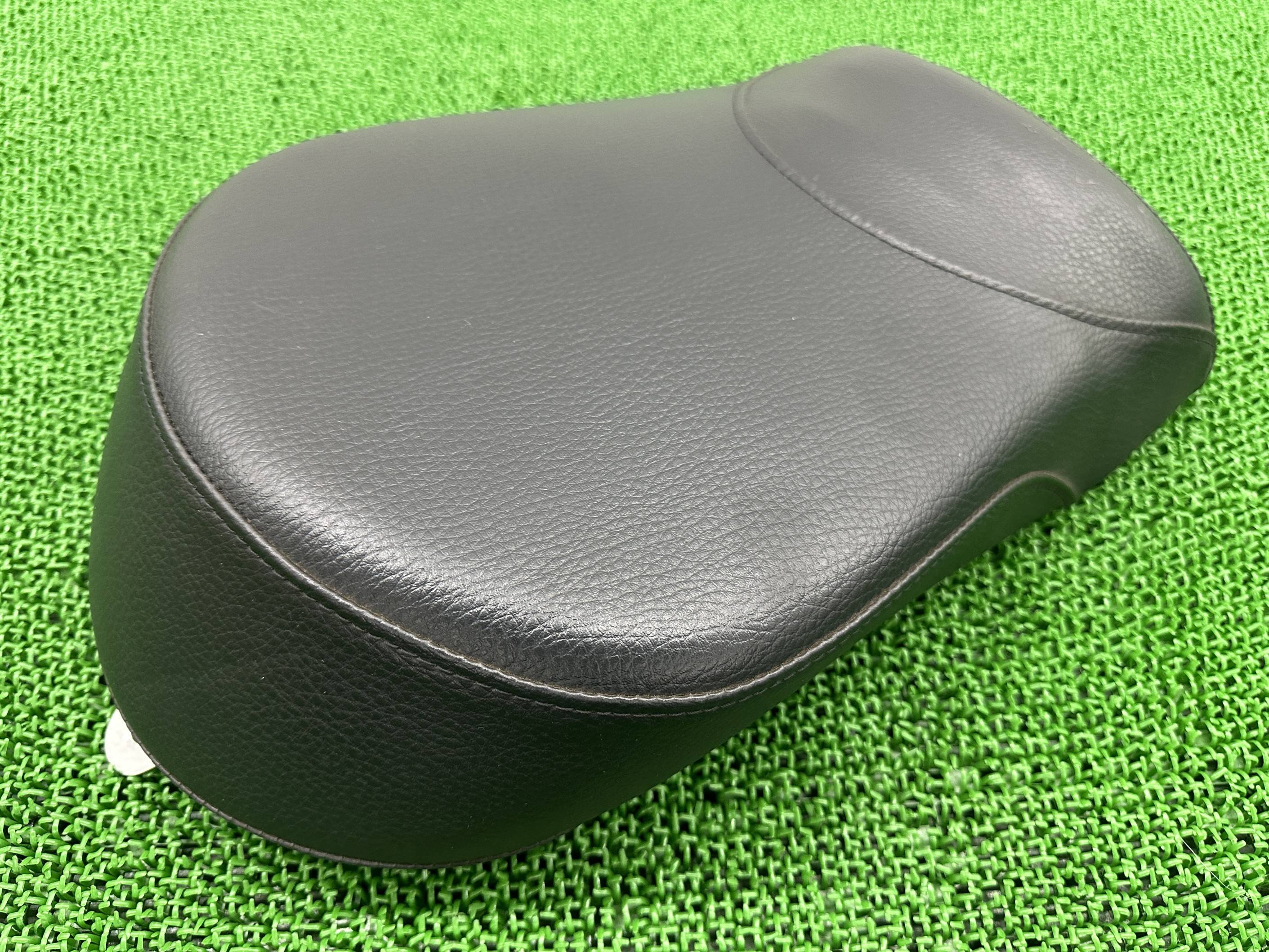 VLR1800 タンデムシート 22H スズキ 純正 バイク 部品 リアシート パッセンジャーシート ピリオンシート 破れ無し 品薄 車検 Genuine 【中古】 rG