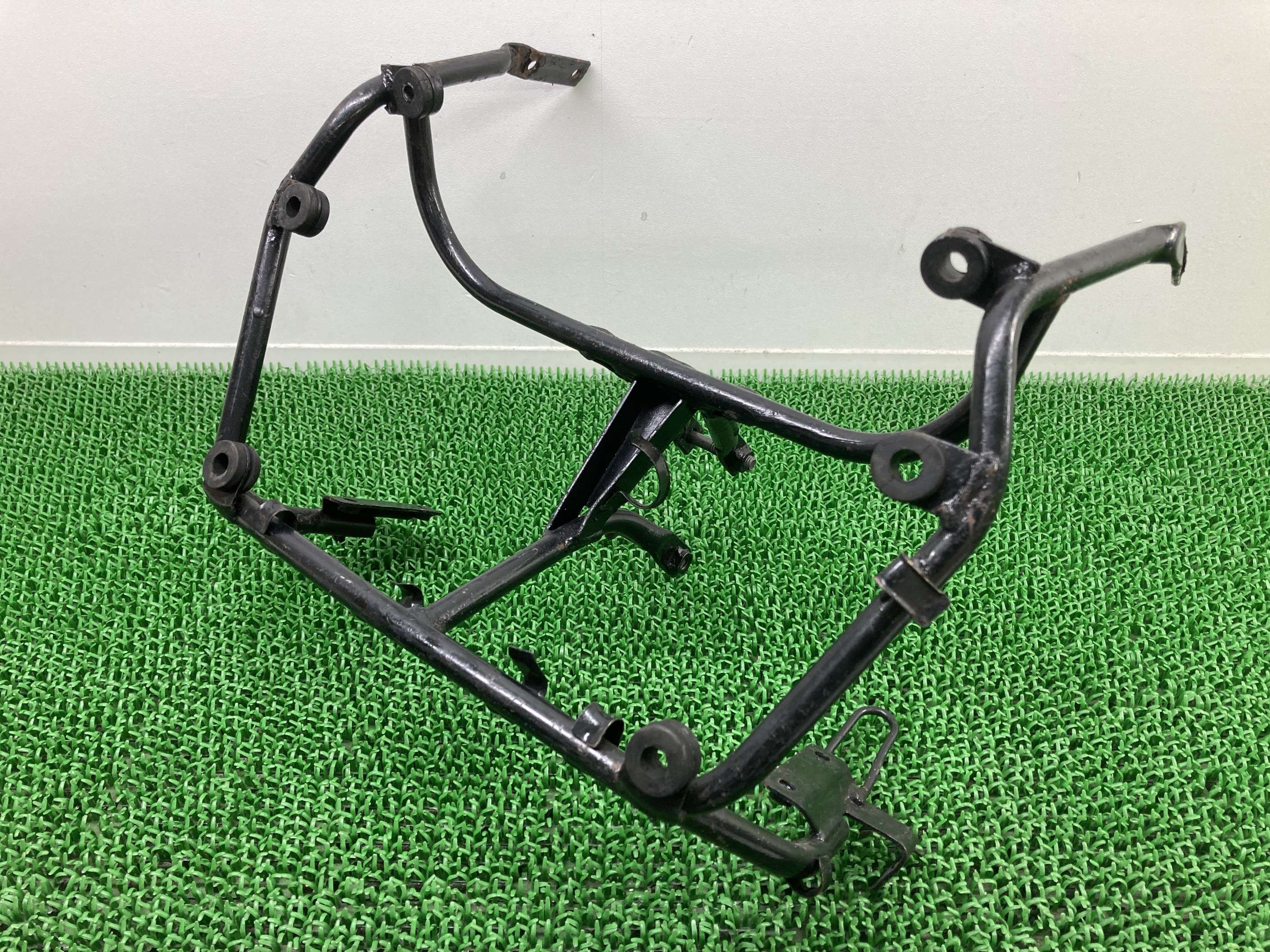FZR250R アッパーカウルステー ヤマハ 純正 バイク 部品 3LN 前期 フロントカウルステー ヘッドライトステー ウインカーステー 修復素材に 車検 Genuine 【中古】 Cp｜ティーエスパーツ　店 9,204円