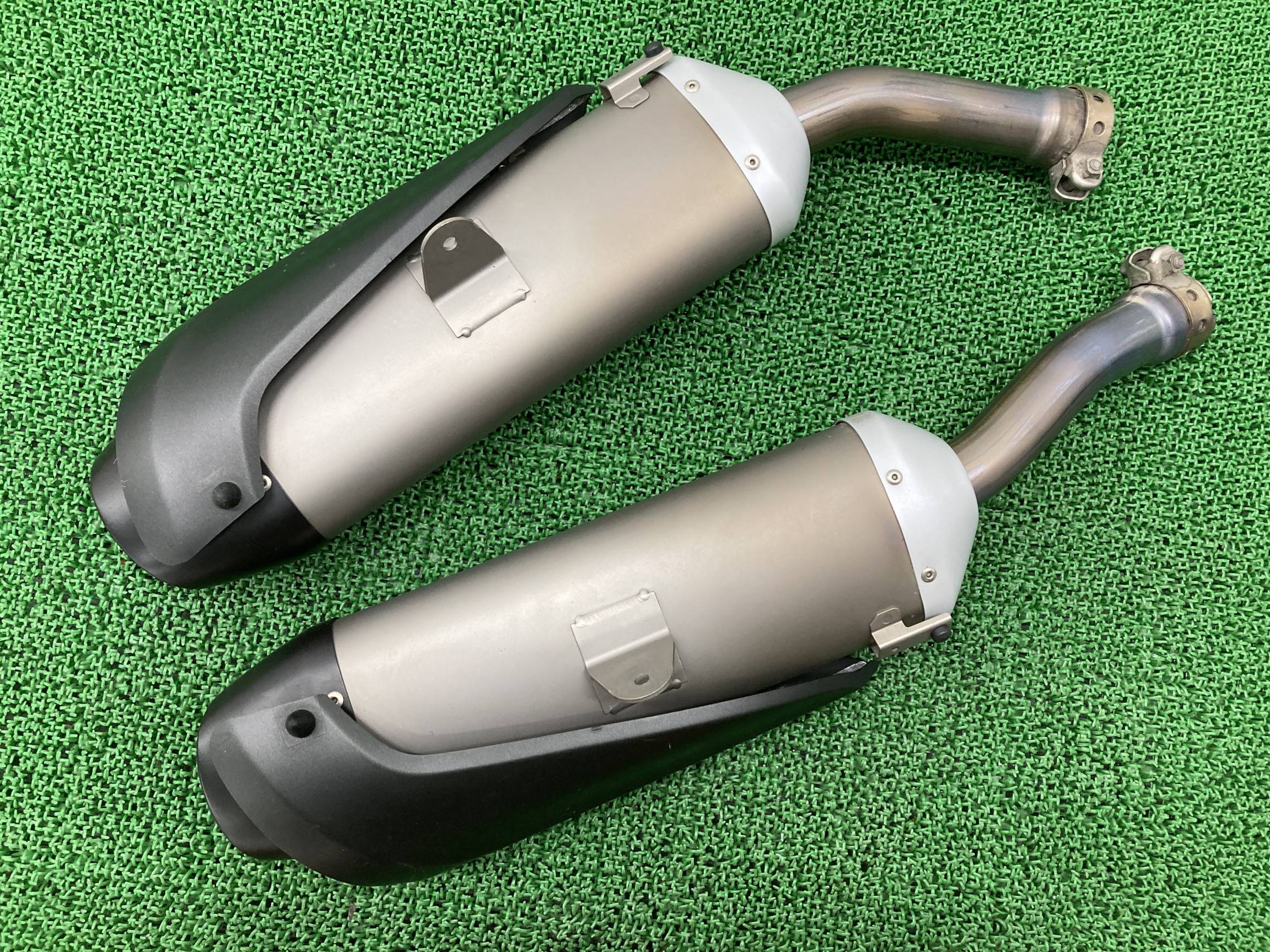 YZF-R1 サイレンサーマフラー 左右 4C8 ヤマハ 純正 バイク 部品 RN20 07-08年式 コケキズ無し 品薄 希少品 車検 Genuine 【中古】 pD|ティーエスパーツ 店