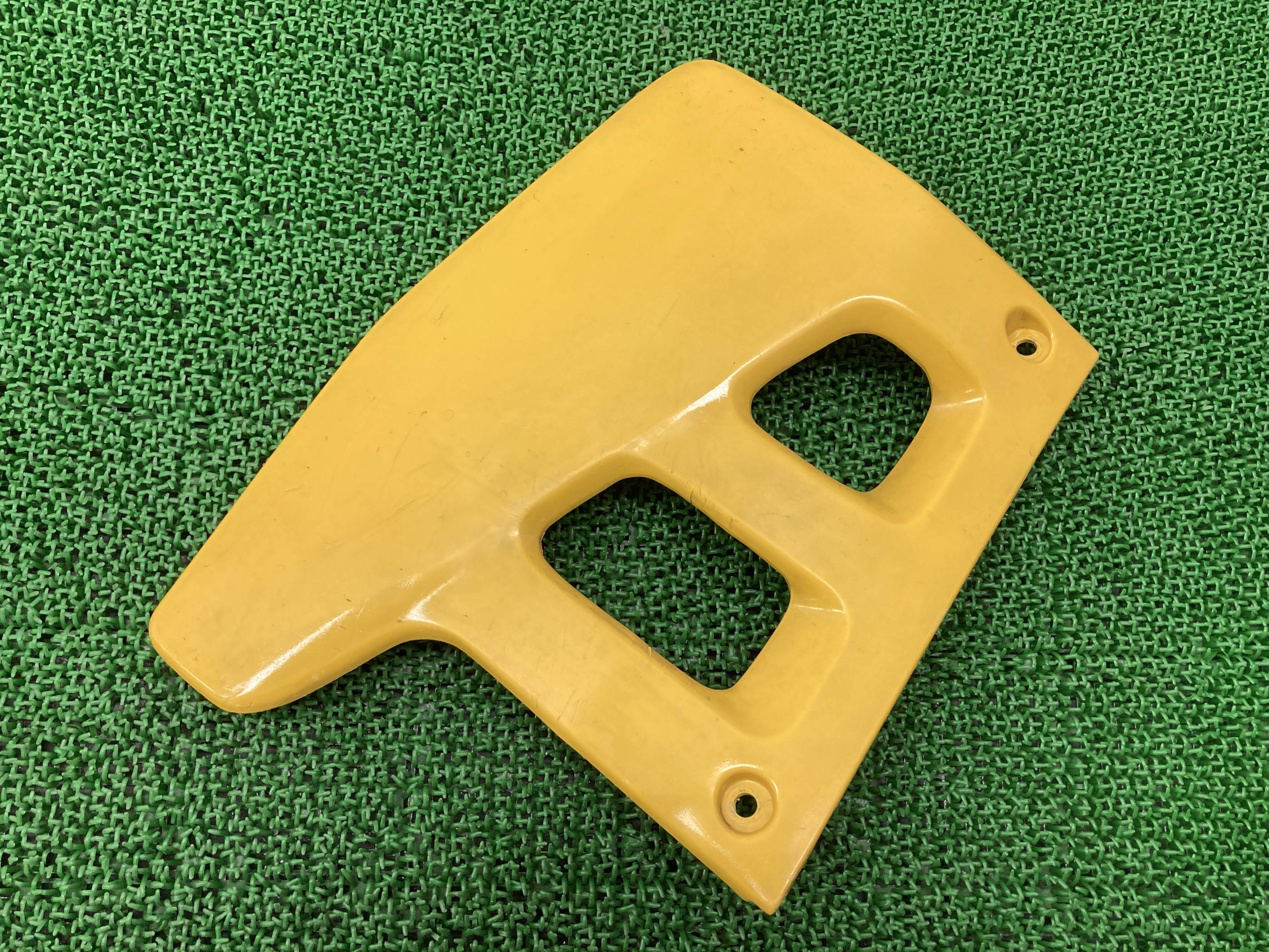 TS200R シュラウド 左 黄 03D0 スズキ 純正 バイク 部品 SH12A 修復素材に 品薄 希少品 車検 Genuine 【中古】 wY