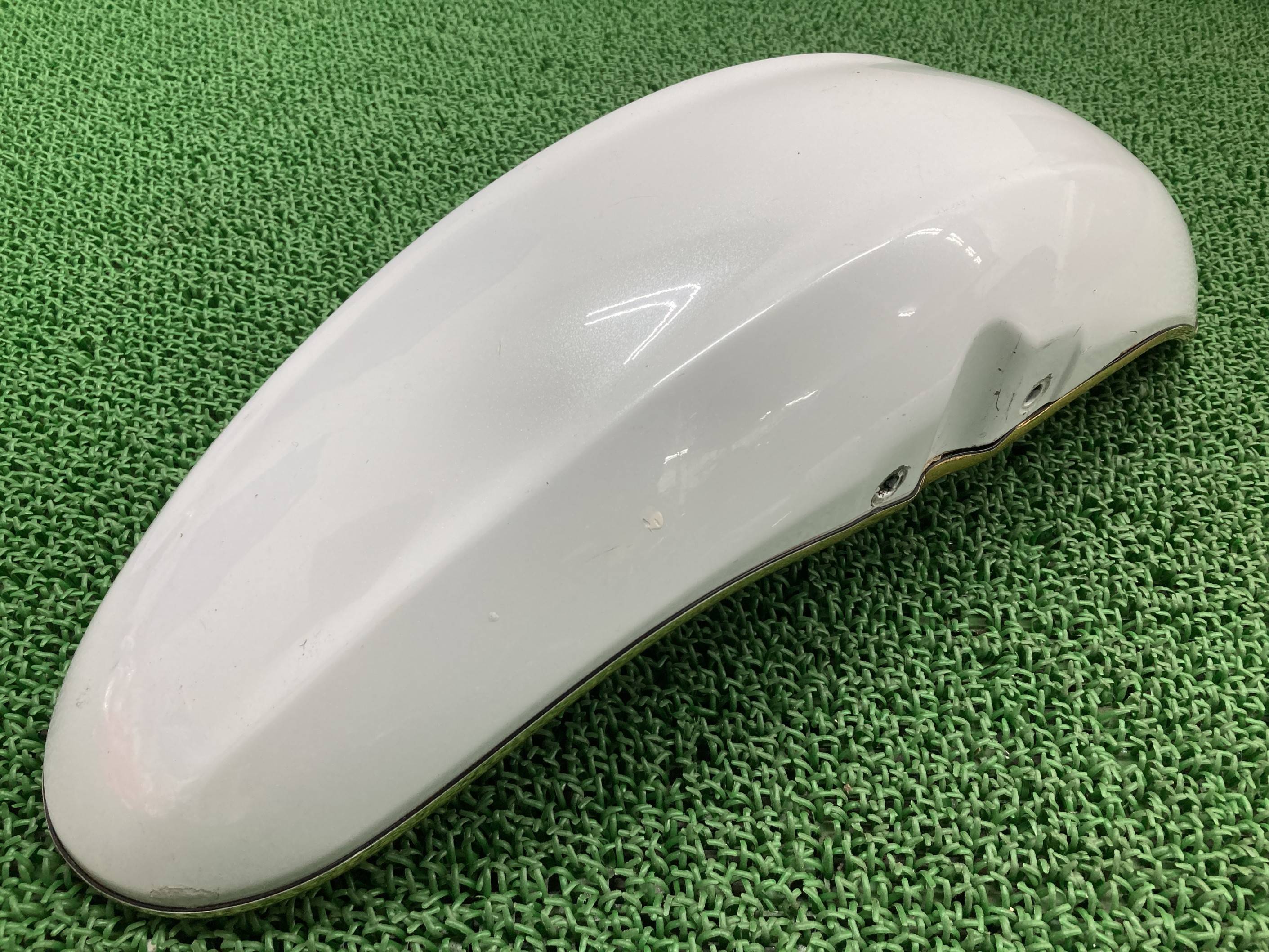 イナズマ400 フロントフェンダー パール 03F0 スズキ 純正 バイク 部品 GK7BA イナズマ750 イナズマ1200 INAZUMA 修復素材やペイント素材に 車検 Genuine 【中古】 bO|ティーエスパーツ 店