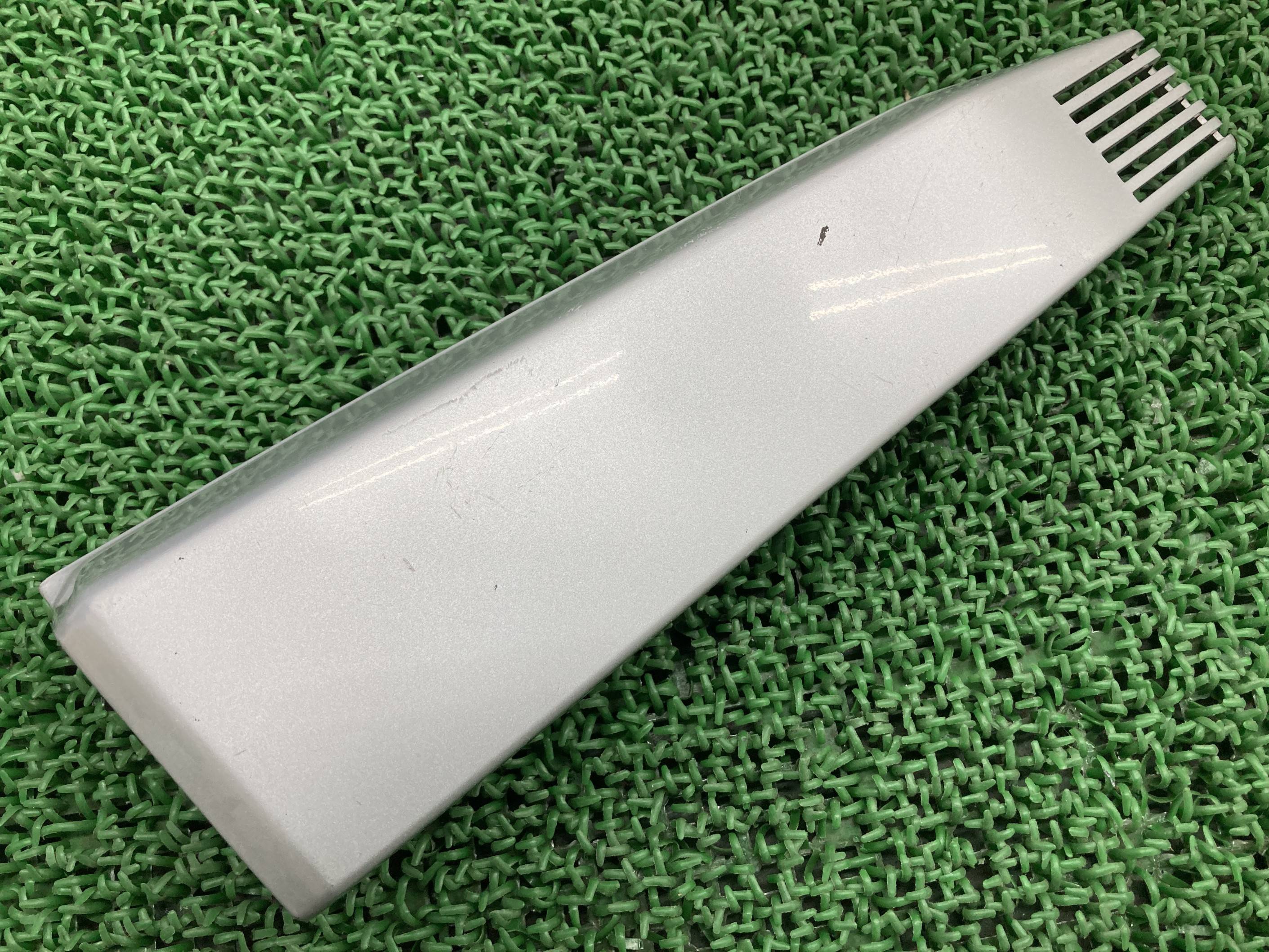 GSX1100Sカタナ サイドカバー 左 銀 49300 スズキ 純正 バイク 部品 GU76A 刀 KATANA 割れ欠け無し 品薄 車検 Genuine 【中古】 rH