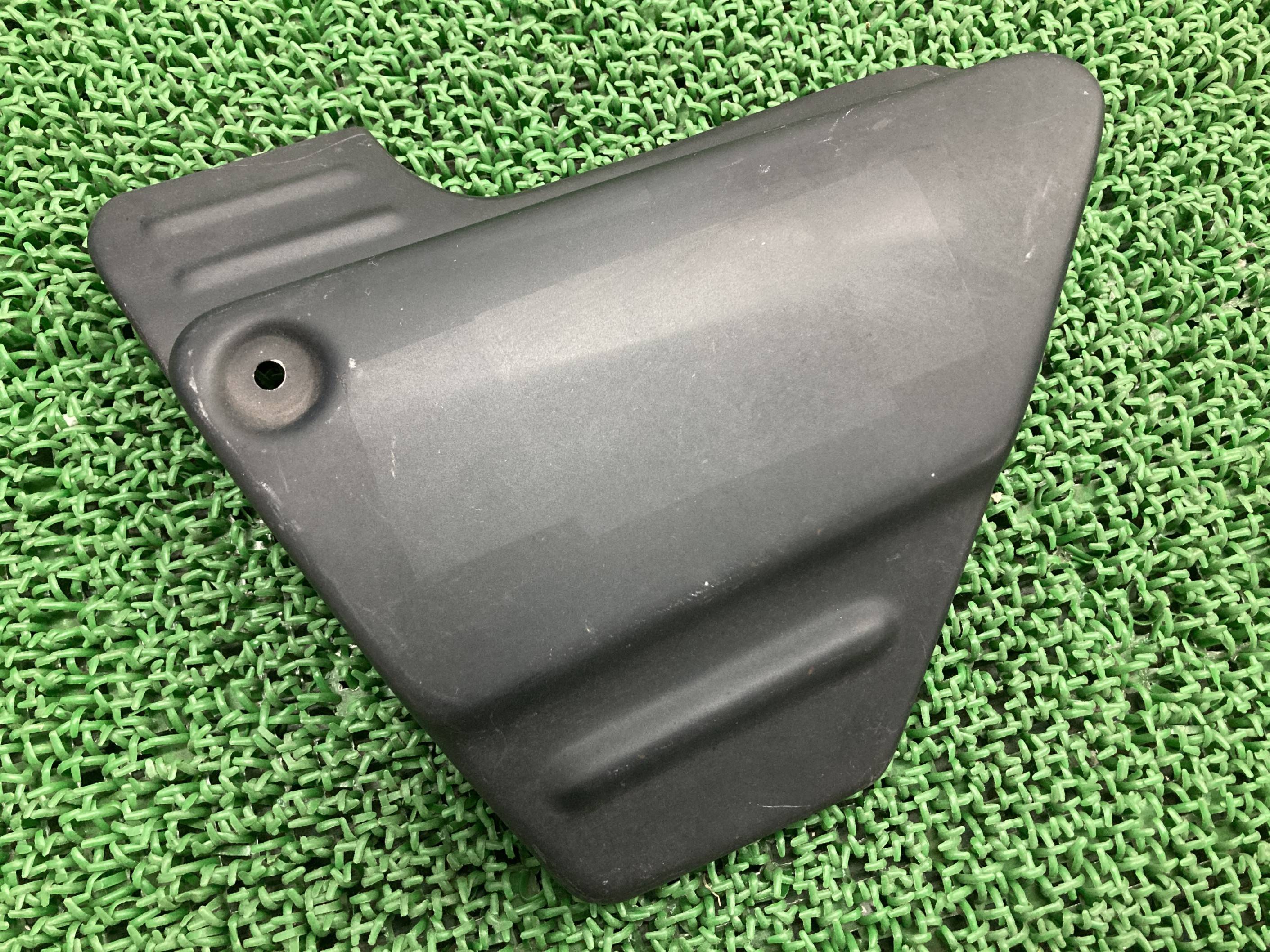 XJR400 サイドカバー 左 黒 ヤマハ 純正 バイク 部品 4HM コケキズ無し 品薄 希少品 車検 Genuine 【中古】 Pr