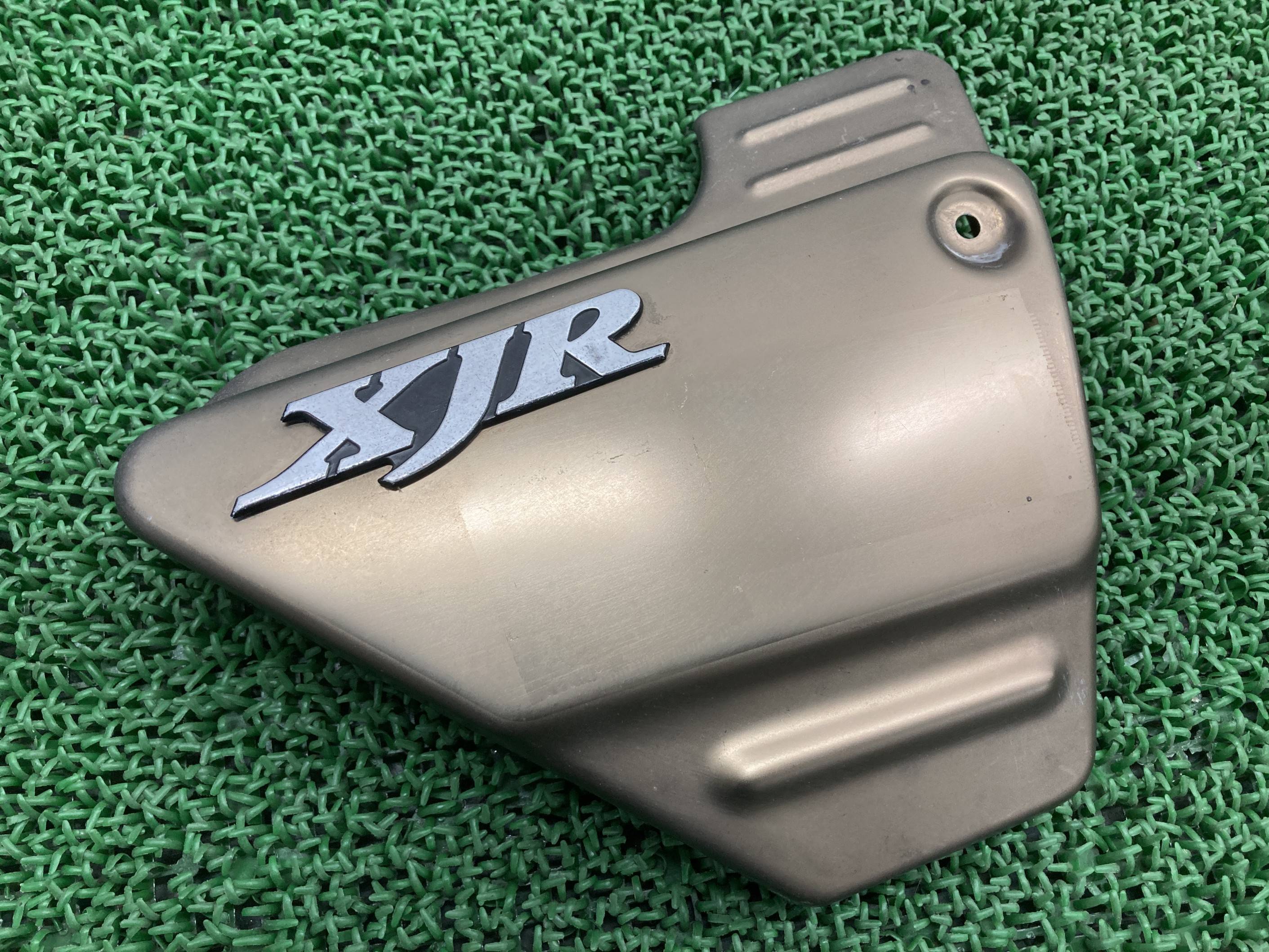 XJR400 サイドカバー 右 金 ヤマハ 純正 バイク 部品 4HM エンブレム付き コケキズ無し 品薄 希少品 車検 Genuine 【中古】 Td 8,424円