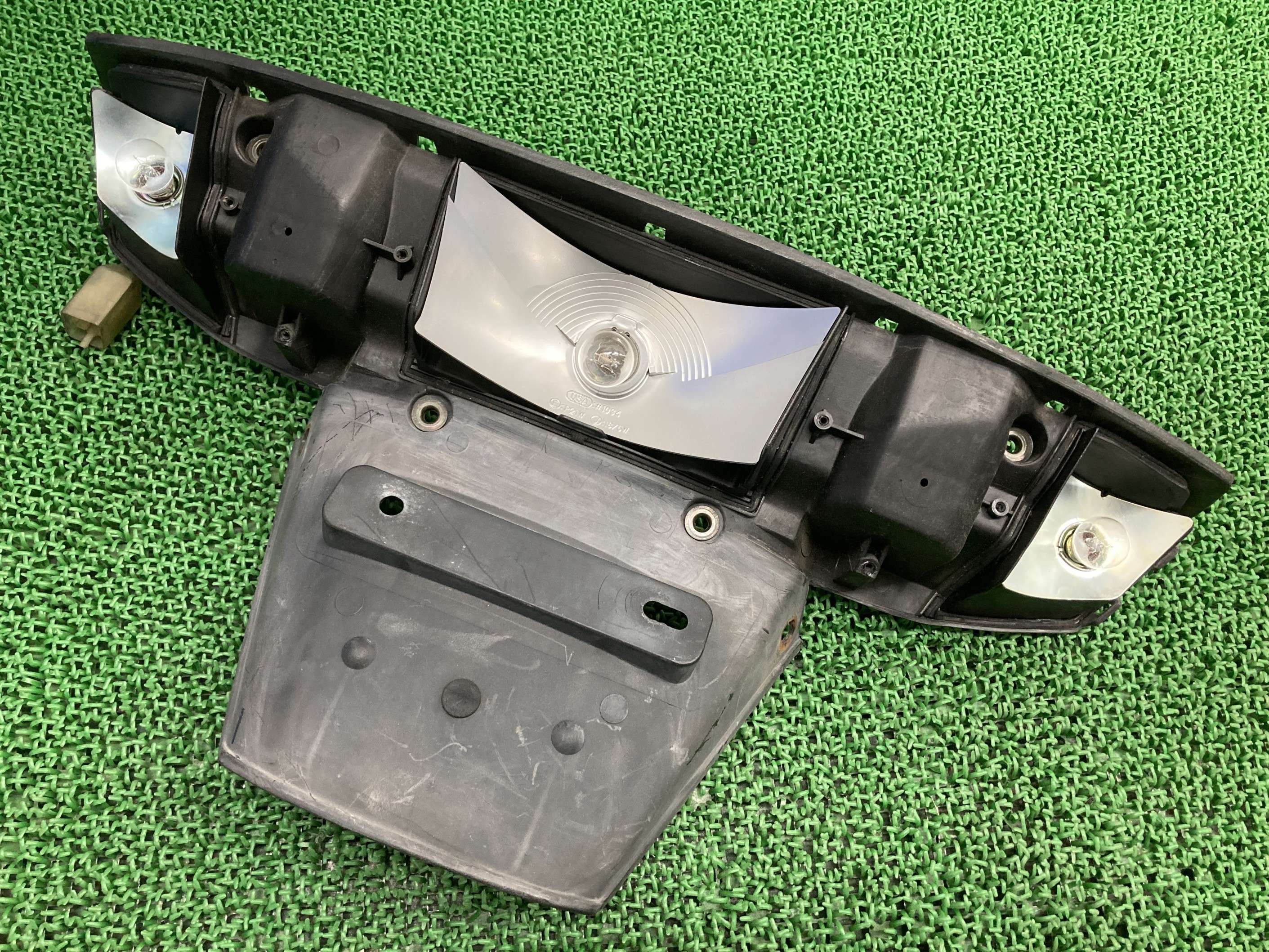 フュージョン リアフェンダー 8699 ホンダ 純正 バイク 部品 MF02 FUSION テールランプベース 割れ欠け無し 品薄 車検 Genuine 【中古】 hR