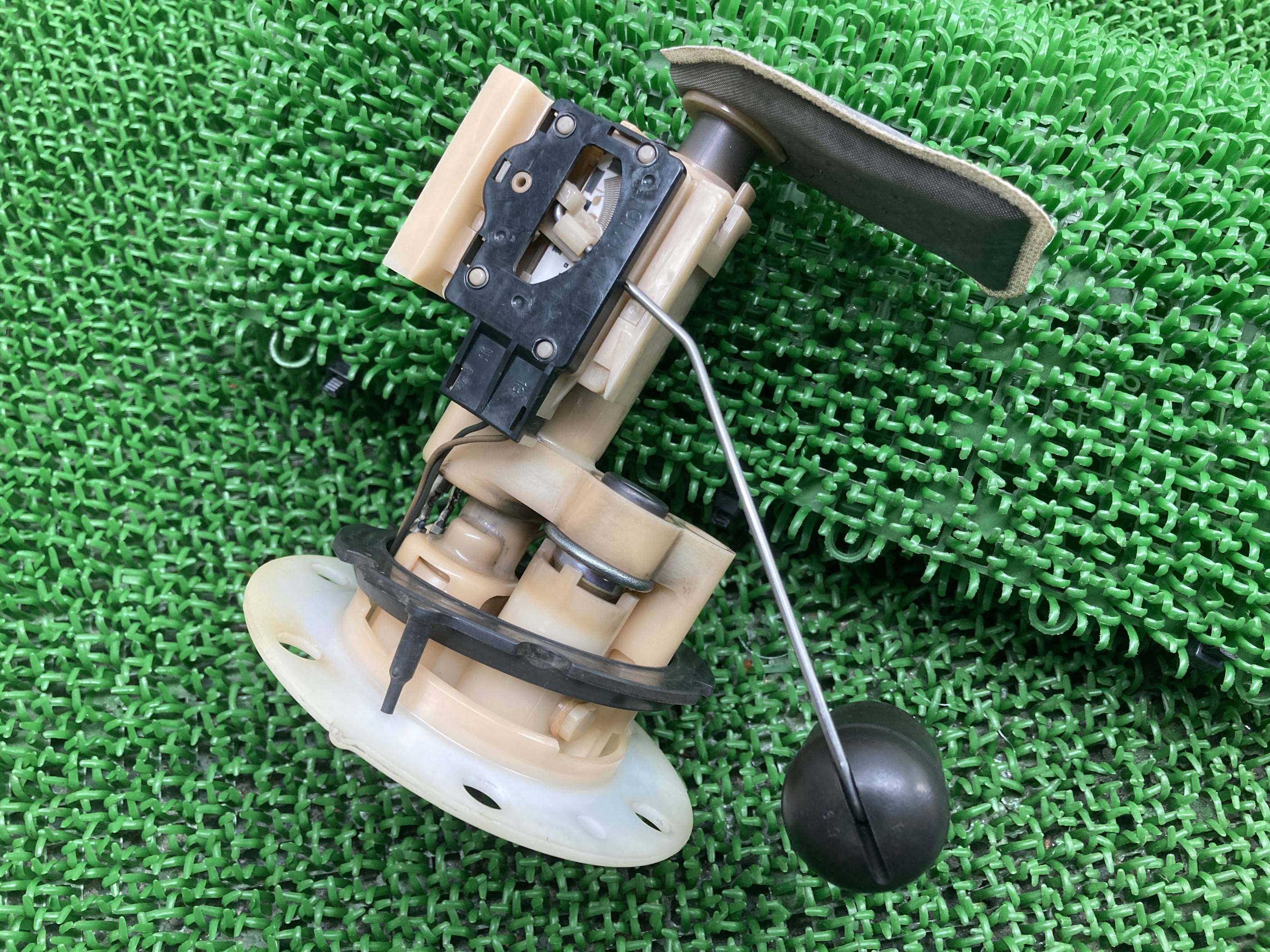 ギア フューエルポンプ 10B ヤマハ 純正 バイク 部品 UA06J GEAR フューエルセンサー 燃料ポンプ 修復素材や部品取りに 車検 Genuine 【中古】 bL｜ティーエスパーツ　店
