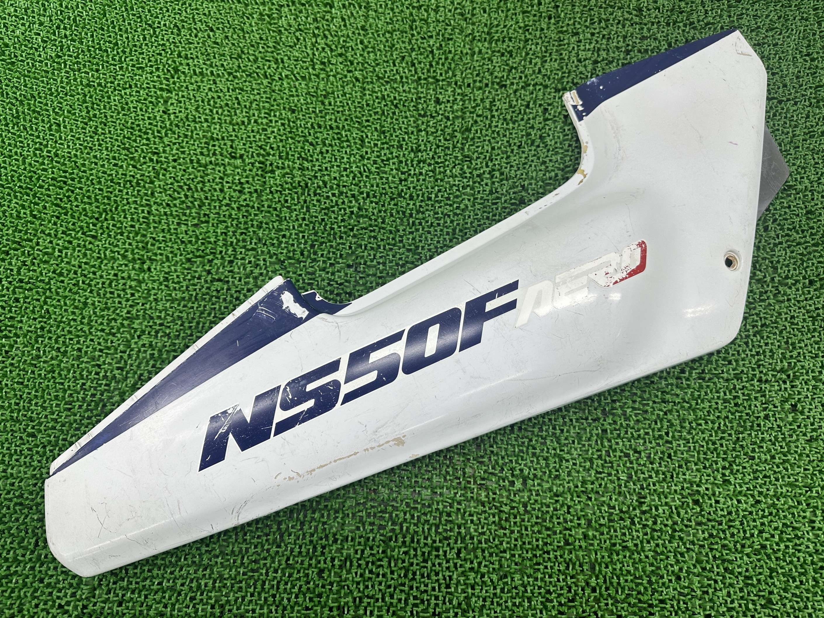 NS50F シートカウル 右 白 GE2 ホンダ 純正 バイク 部品 AC08 テールカウル リアカウル ペイント素材に 割れ欠け無し 車検 Genuine 【中古】 yA