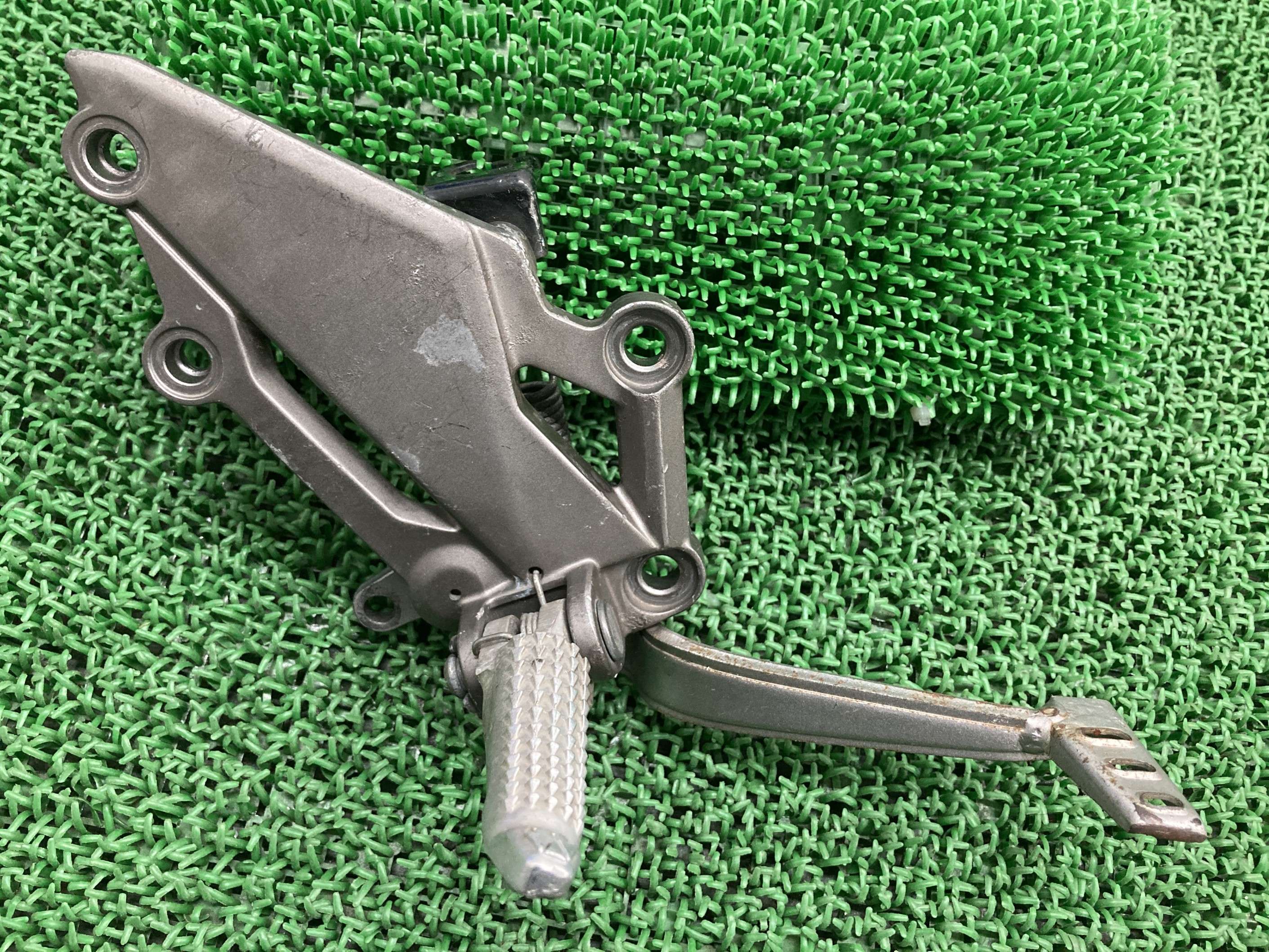 NINJA250 ステップ 右 1000 カワサキ 純正 バイク 部品 EX250L ニンジャ250 ペグ ブレーキペダル 修復素材やペイント素材に 車検 Genuine 【中古】 Ep
