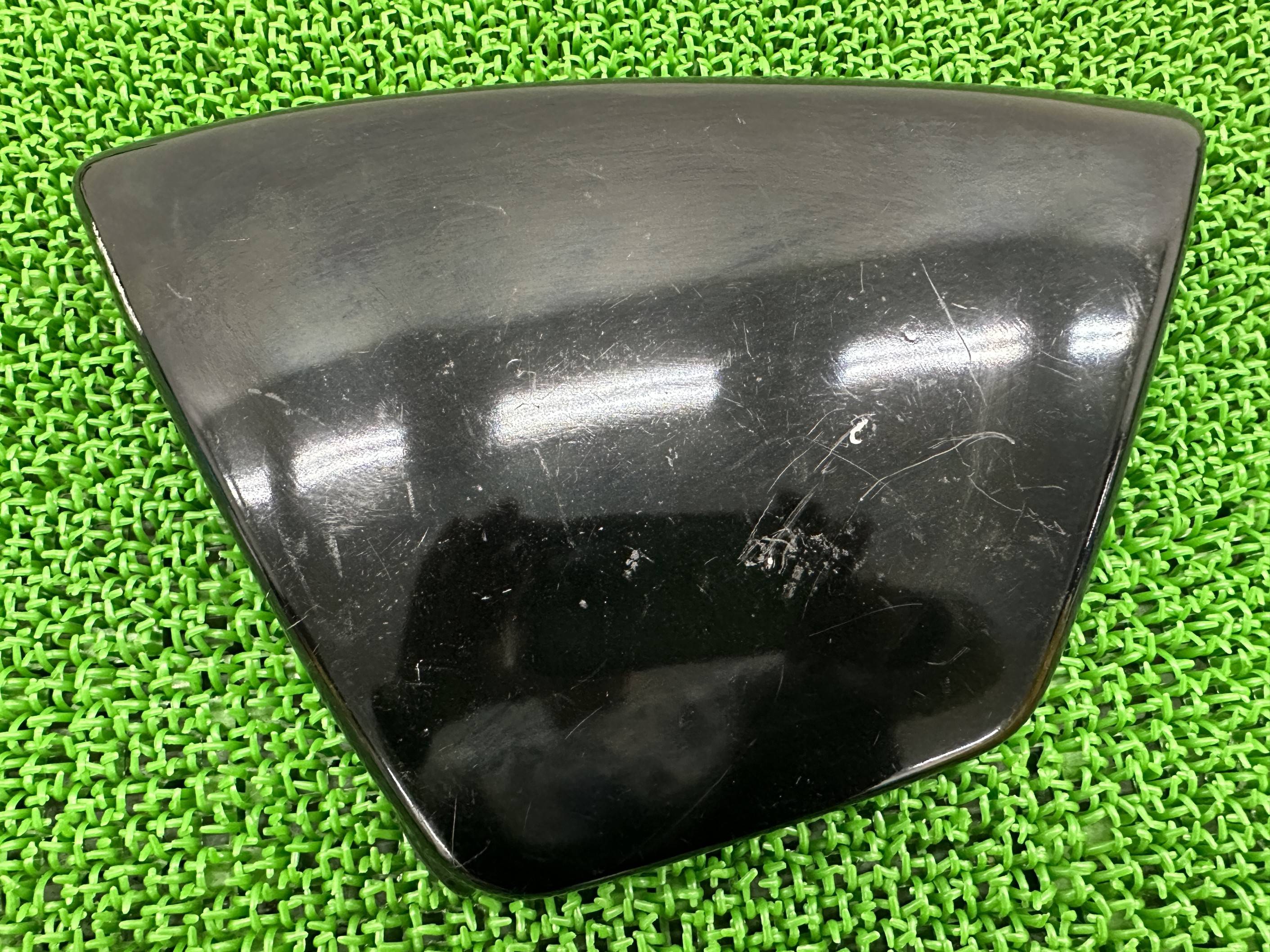ボルティー サイドカバー 左 黒 47211-38300 スズキ 純正 バイク 部品 NJ47A VOLTY サイドカウル ワンオフ カスタム素材に 車検 Genuine 【中古】 tW