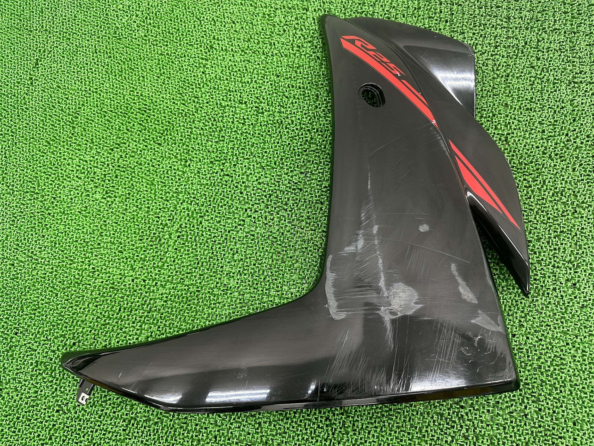 YZF-R25 サイドカウル 左 黒 1WD ヤマハ 純正 バイク 部品 RG10J YZF-R3 フロントサイド 修復素材に 欠損無し 車検 Genuine 【中古】 Ij