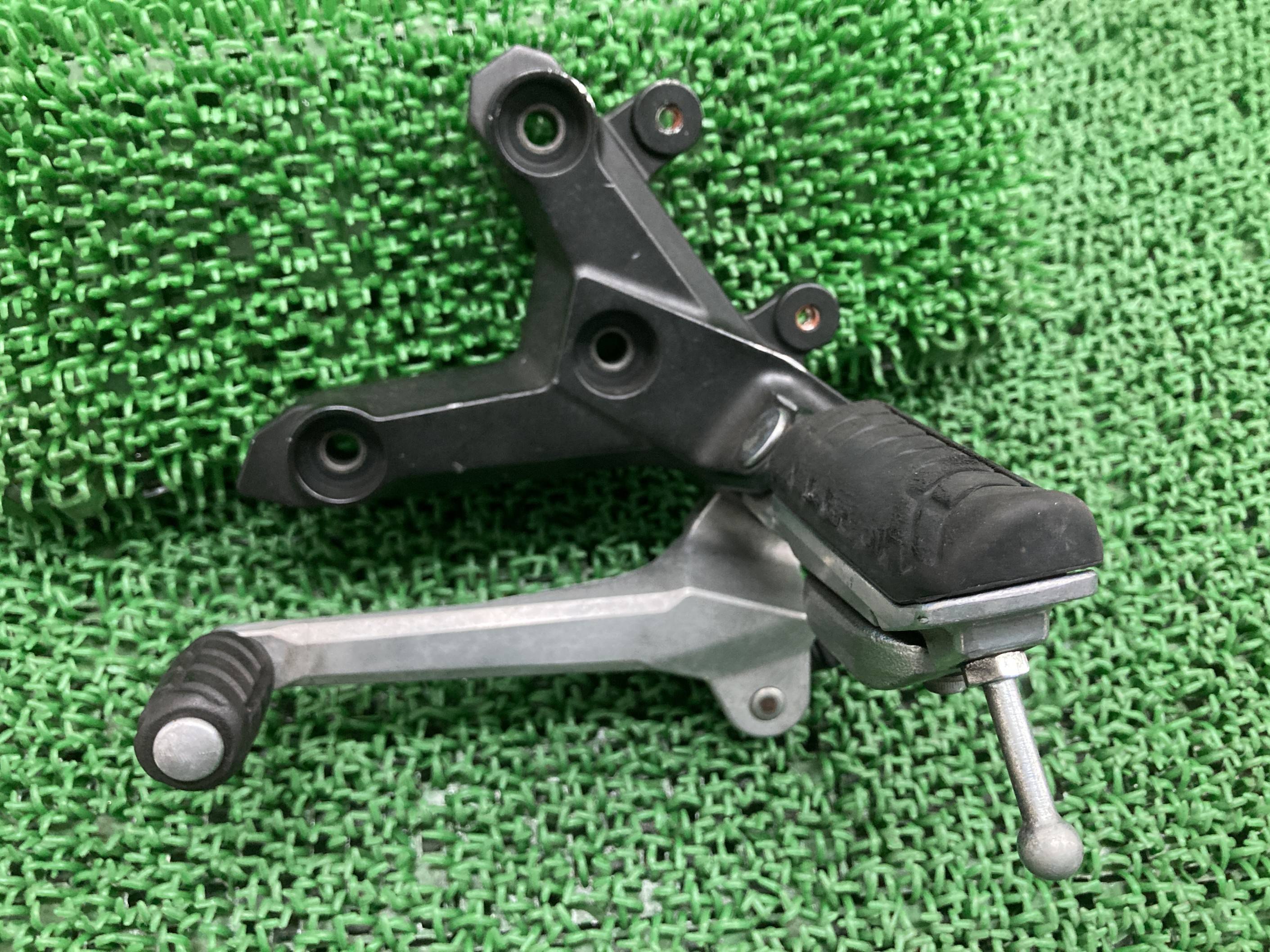 H2SX SE ステップ 左 1418 カワサキ 純正 バイク 部品 ZXT02A NINJA シフトペダル ペグ 修復素材に 車検 Genuine 【中古】 Vc｜ティーエスパーツ　店