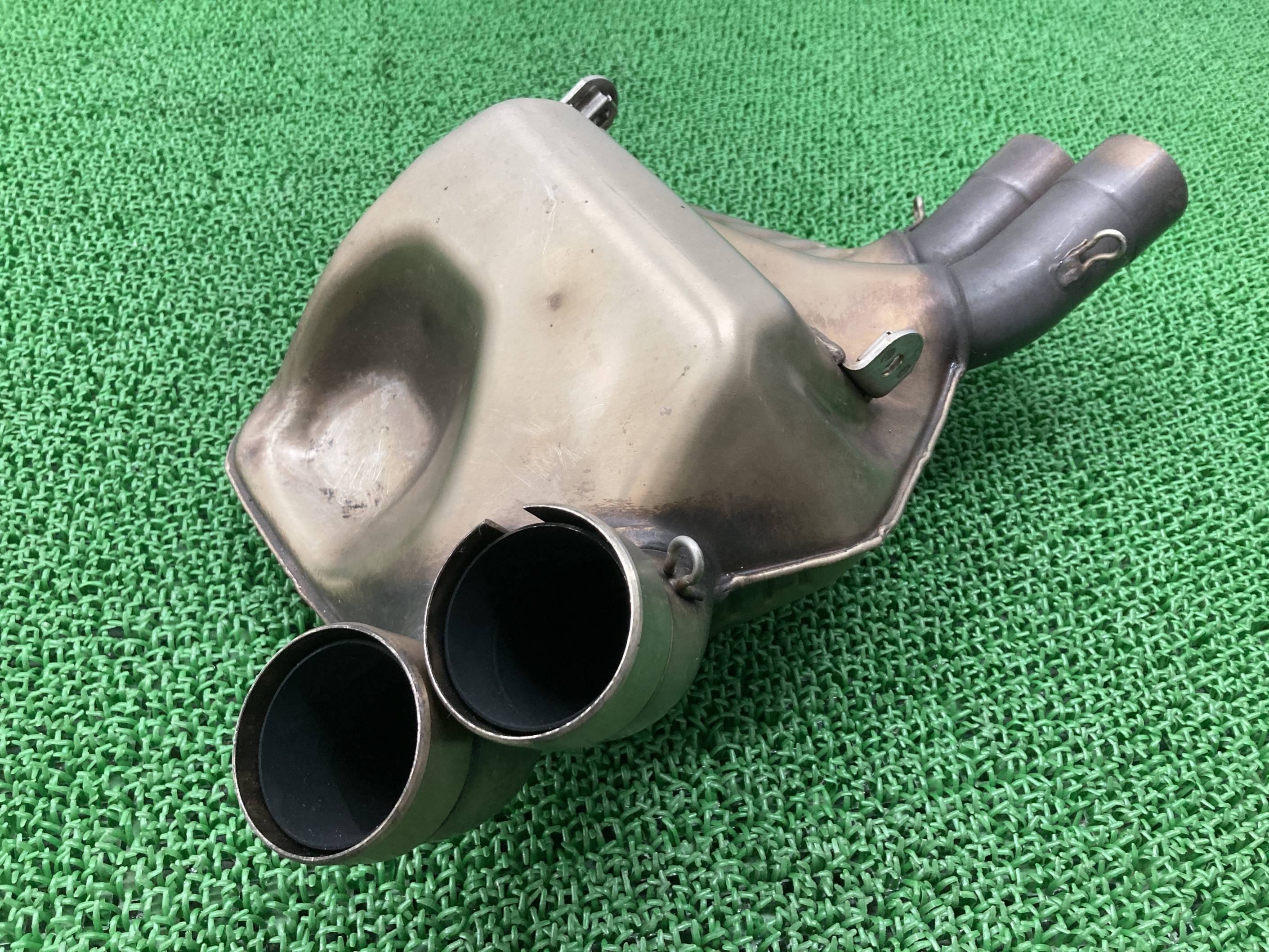 F4-750 エキパイマフラー A3824 MVアグスタ 純正 バイク 部品 触媒 中間タイコ コケキズ無し 品薄 車検 Genuine 【中古】 rR 8,614円
