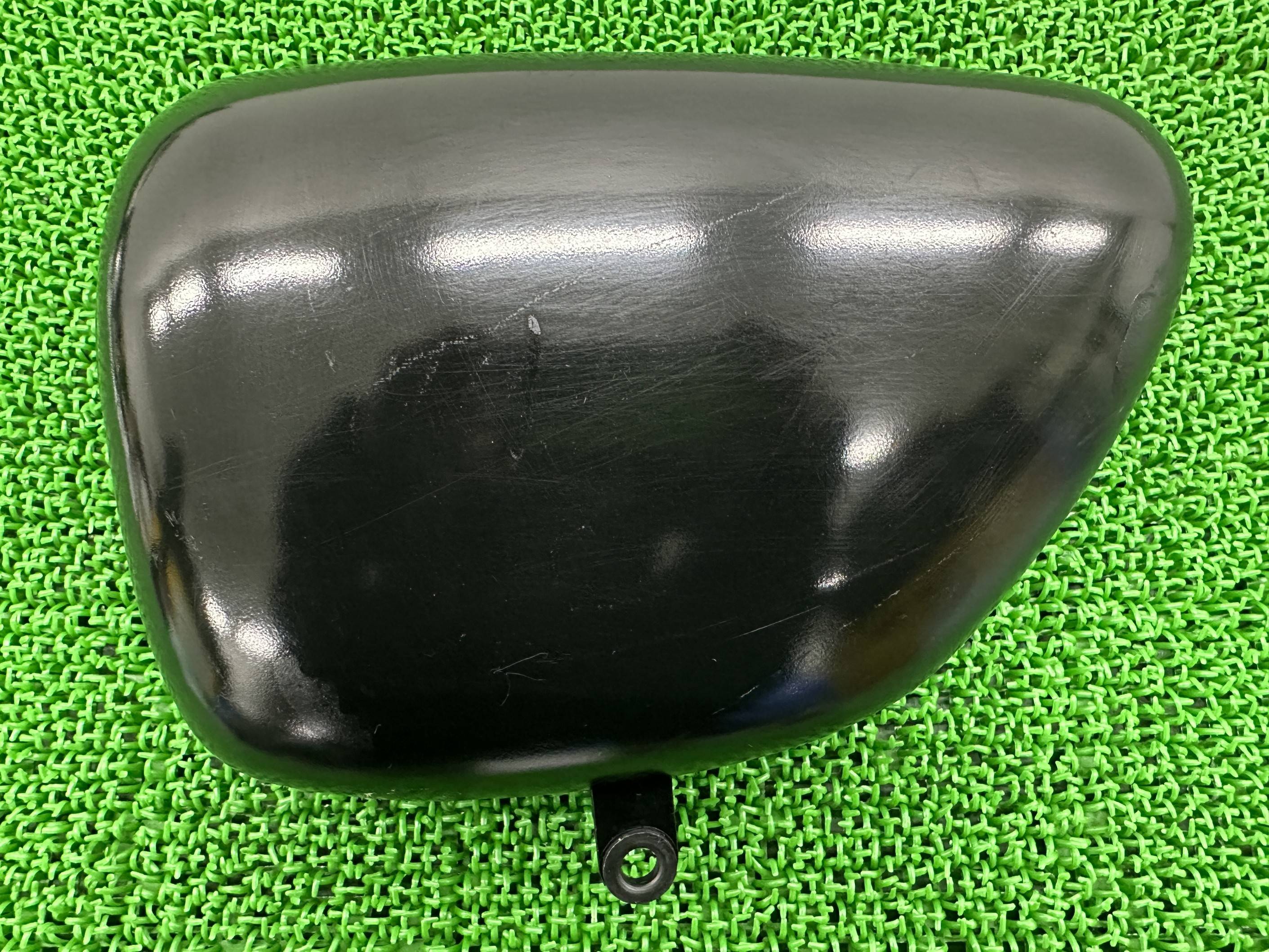 W650 サイドカバー 左 カワサキ 純正 バイク 部品 EJ650A W400 W800にも カスタム素材に コケキズ無し ヘコミ無し 車検 Genuine 【中古】 kD