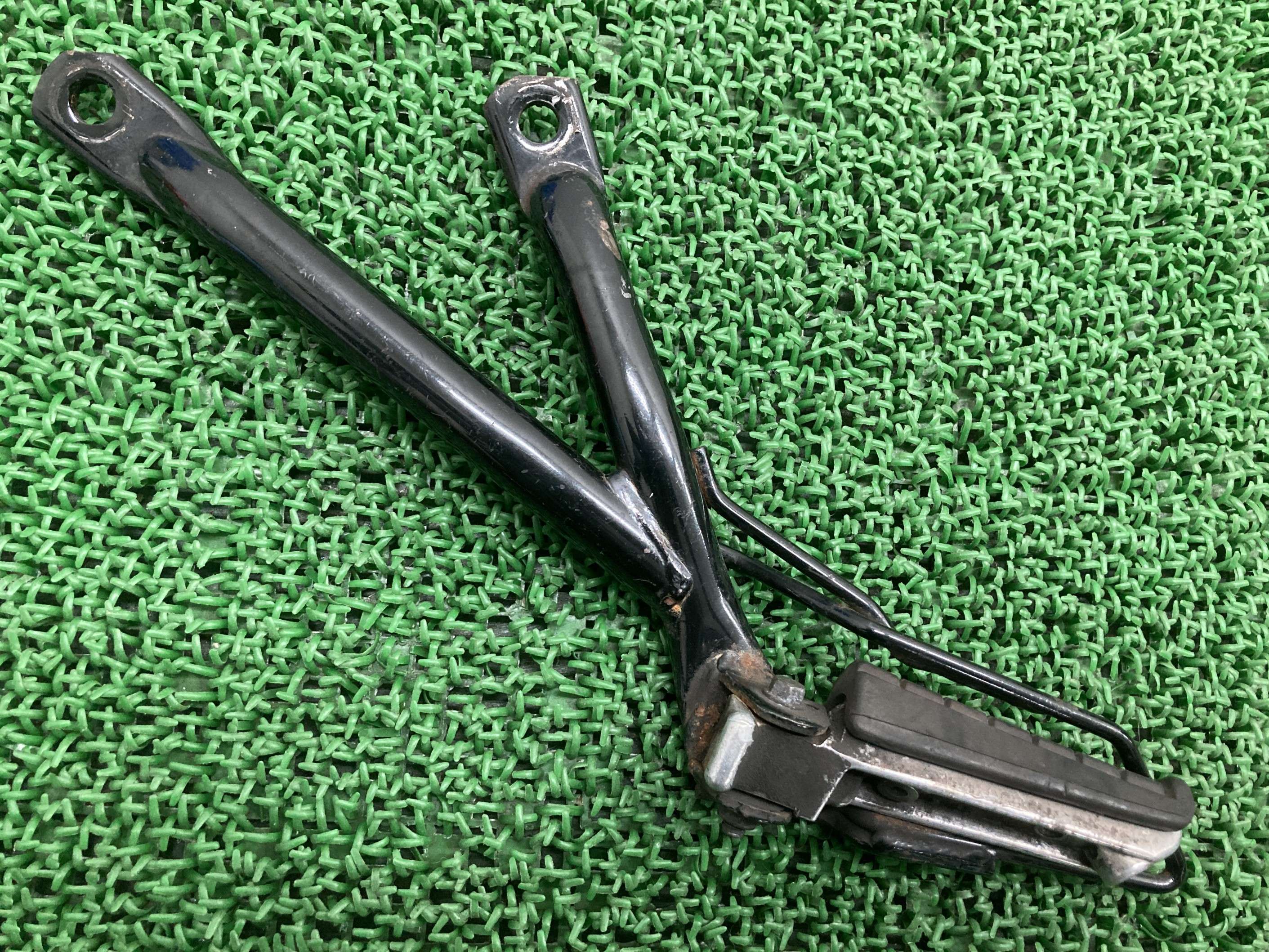 SR400 タンデムステップ 左 ヤマハ 純正 バイク 部品 1JR RH01J SR500 1JN ペグ 修復素材に 車検 Genuine 【中古】 Wk
