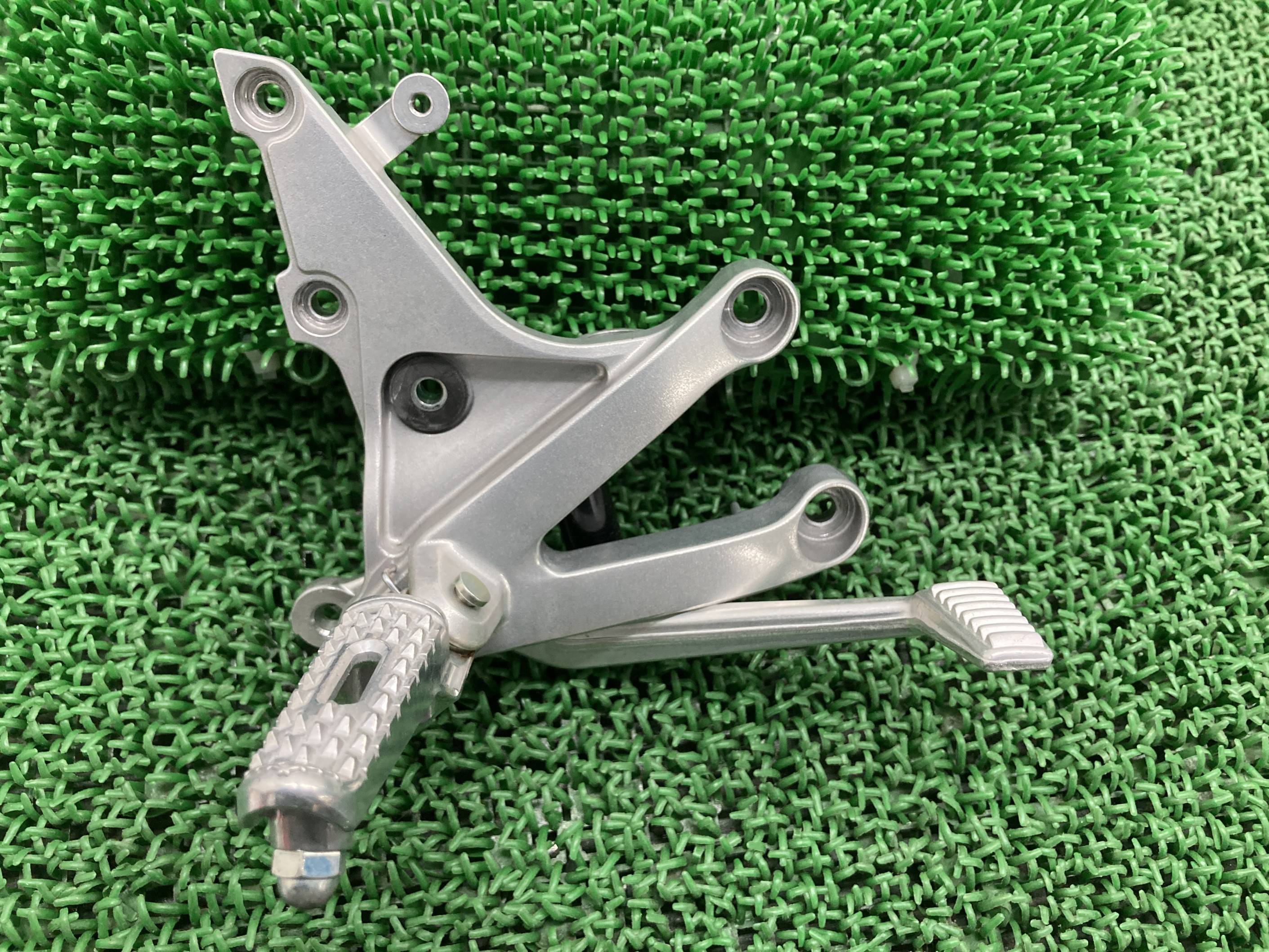 CBR600RR ステップ 右 MFJ ホンダ 純正 バイク 部品 PC40 メインステップ ブレーキペダル 綺麗 良品 車検 Genuine 【中古】 Pv