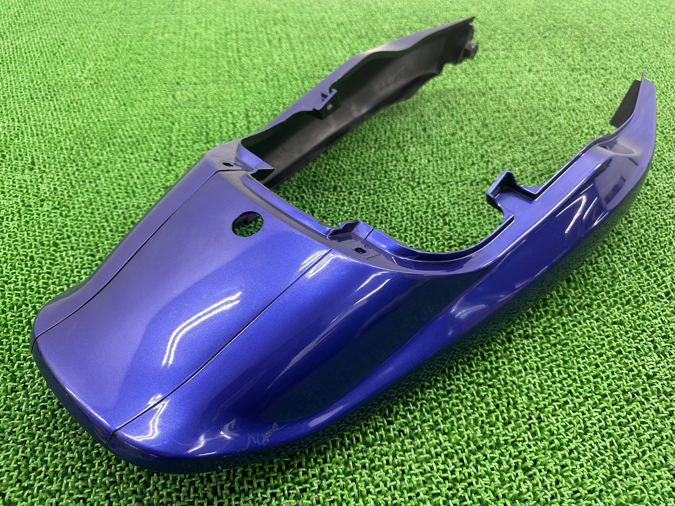 バリオス テールカウル 青M 14090-1087/14090-1088/14090-1089 カワサキ 純正 バイク 部品 ZR250A 14090-1087 14090-1088 14090-1089 メタリックロイヤルブルー シートカウル 車検 Genuine 【中古】 Ss