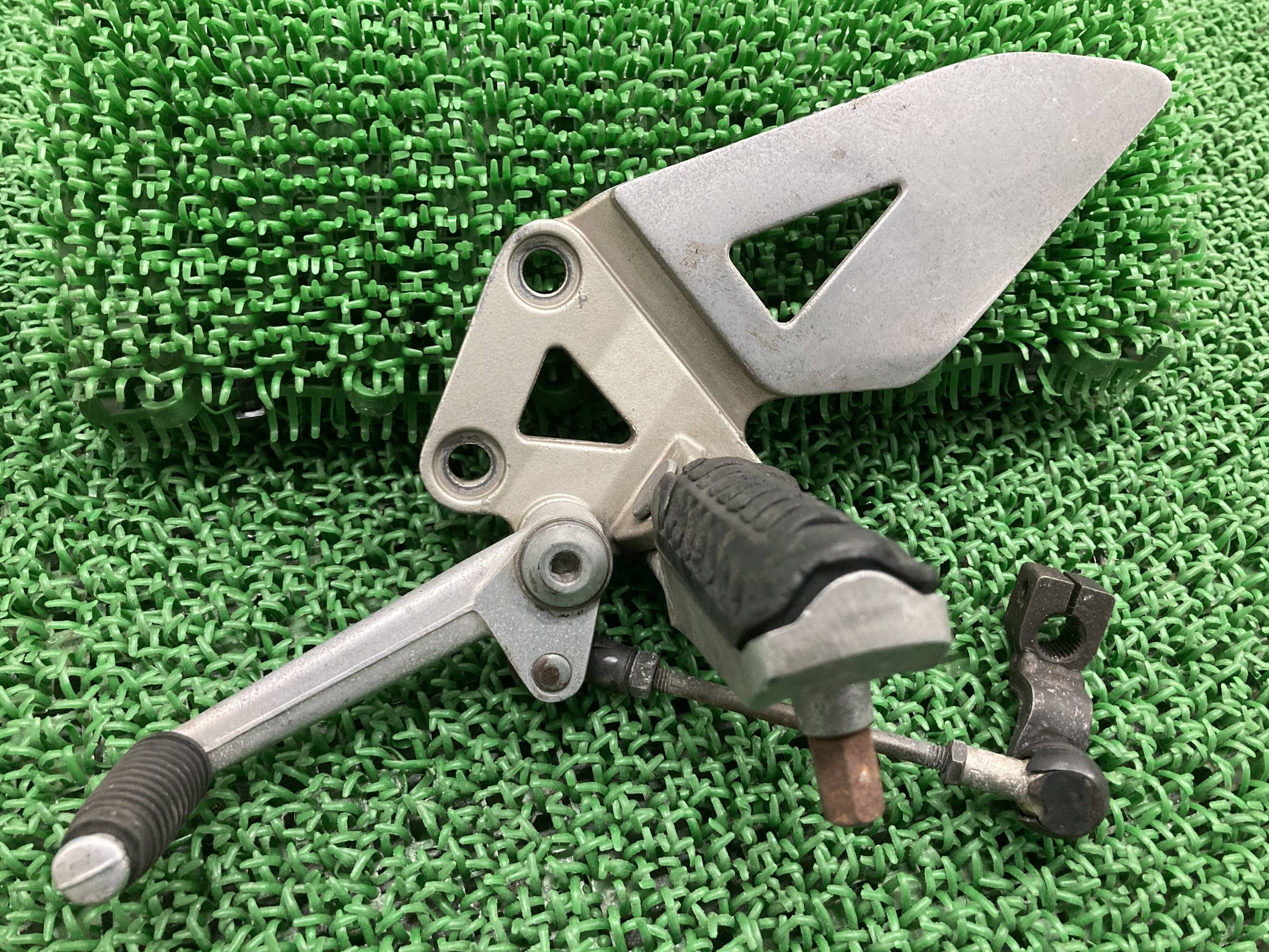 ZZ-R400 ステップ 左 1638 カワサキ 純正 バイク 部品 ZX400K ペグ シフトペダル 修復素材に 曲がり無し 車検 Genuine 【中古】 Ac