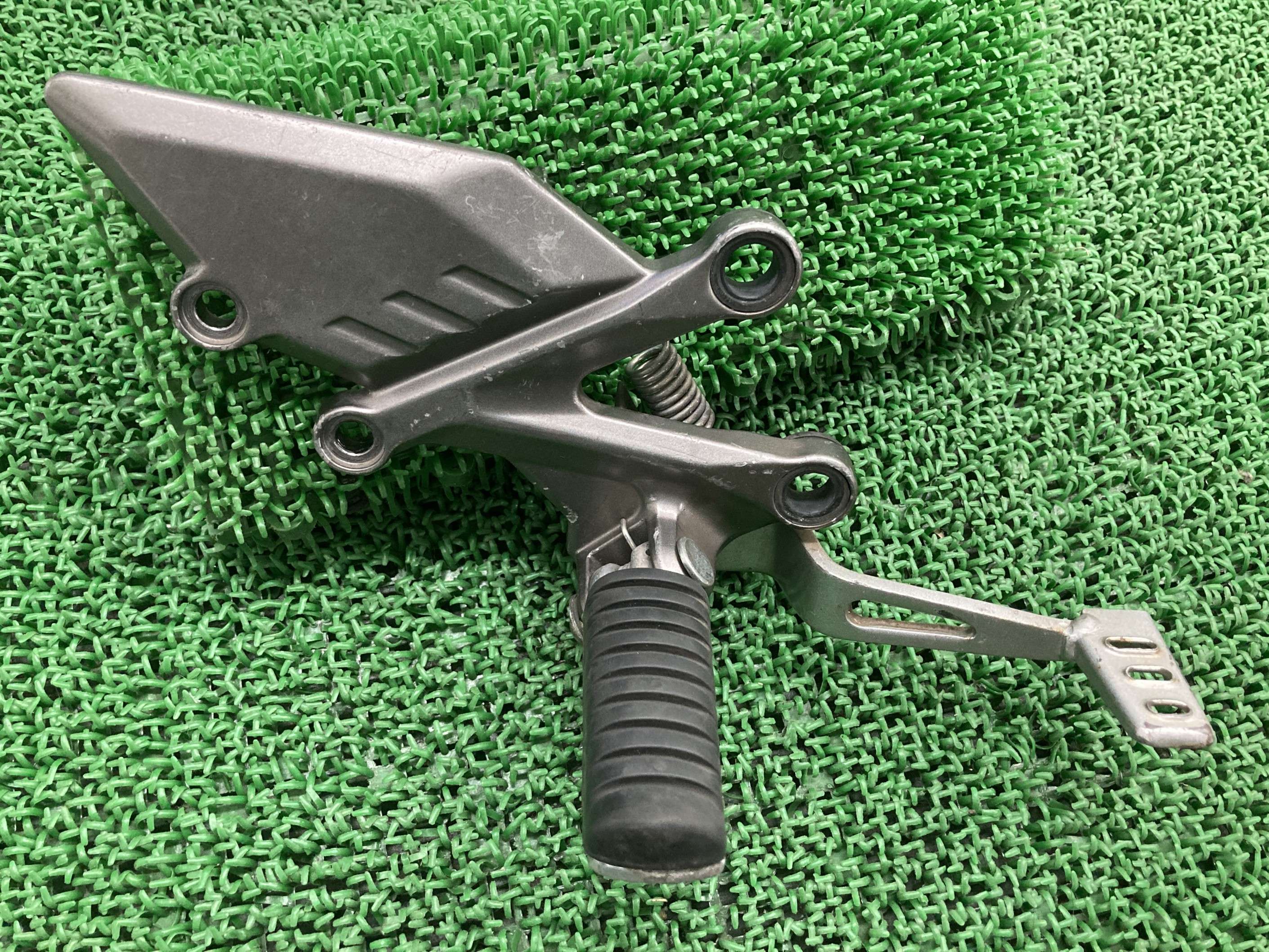 NINJA250SL ステップ 右 カワサキ 純正 バイク 部品 BX250A ニンジャ250SL ブレーキペダル ペグ ペイント素材に 曲がり無し 車検 Genuine 【中古】 Hg|ティーエスパーツ 店