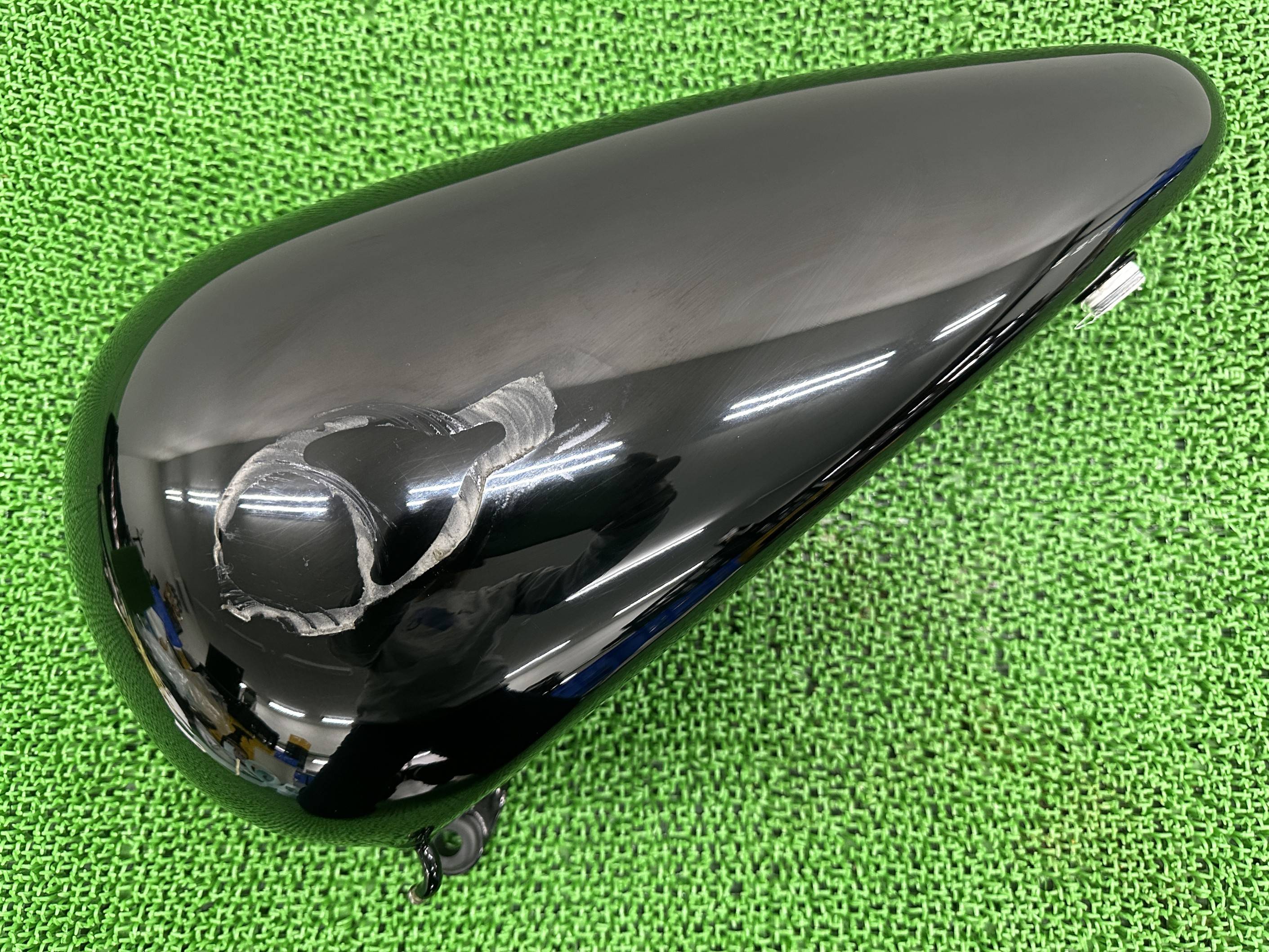 ソフテイル タンク 左 黒 ハーレー 純正 バイク 部品 ペイント済 エボ EVO ノーマルガソリンタンク カスタム素材に 車検 Genuine 【中古】 mZ