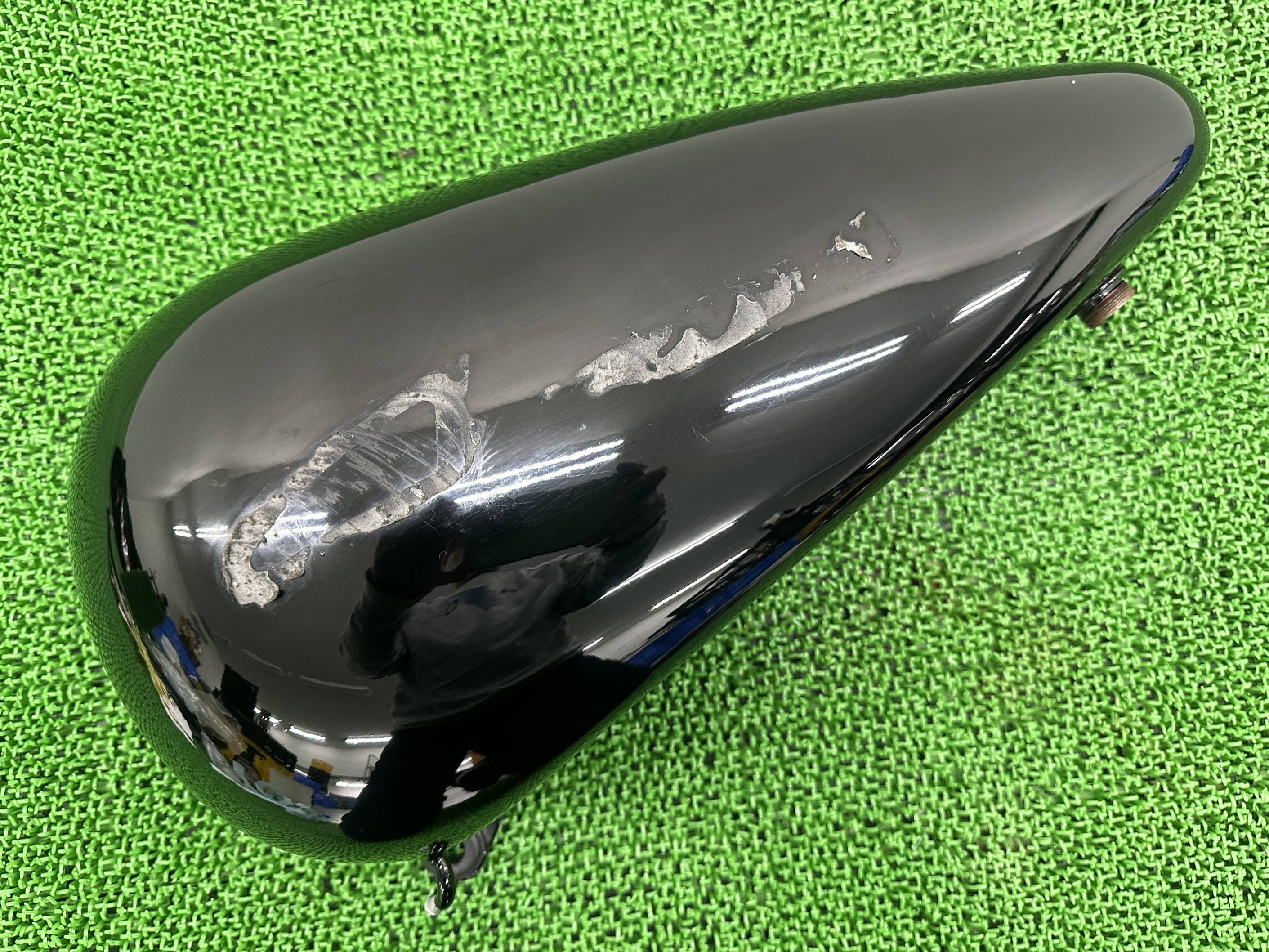 ソフテイル タンク 左 黒 ハーレー 純正 バイク 部品 ペイント済 エボ EVO ノーマルガソリンタンク カスタム素材に 車検 Genuine 【中古】 Zp