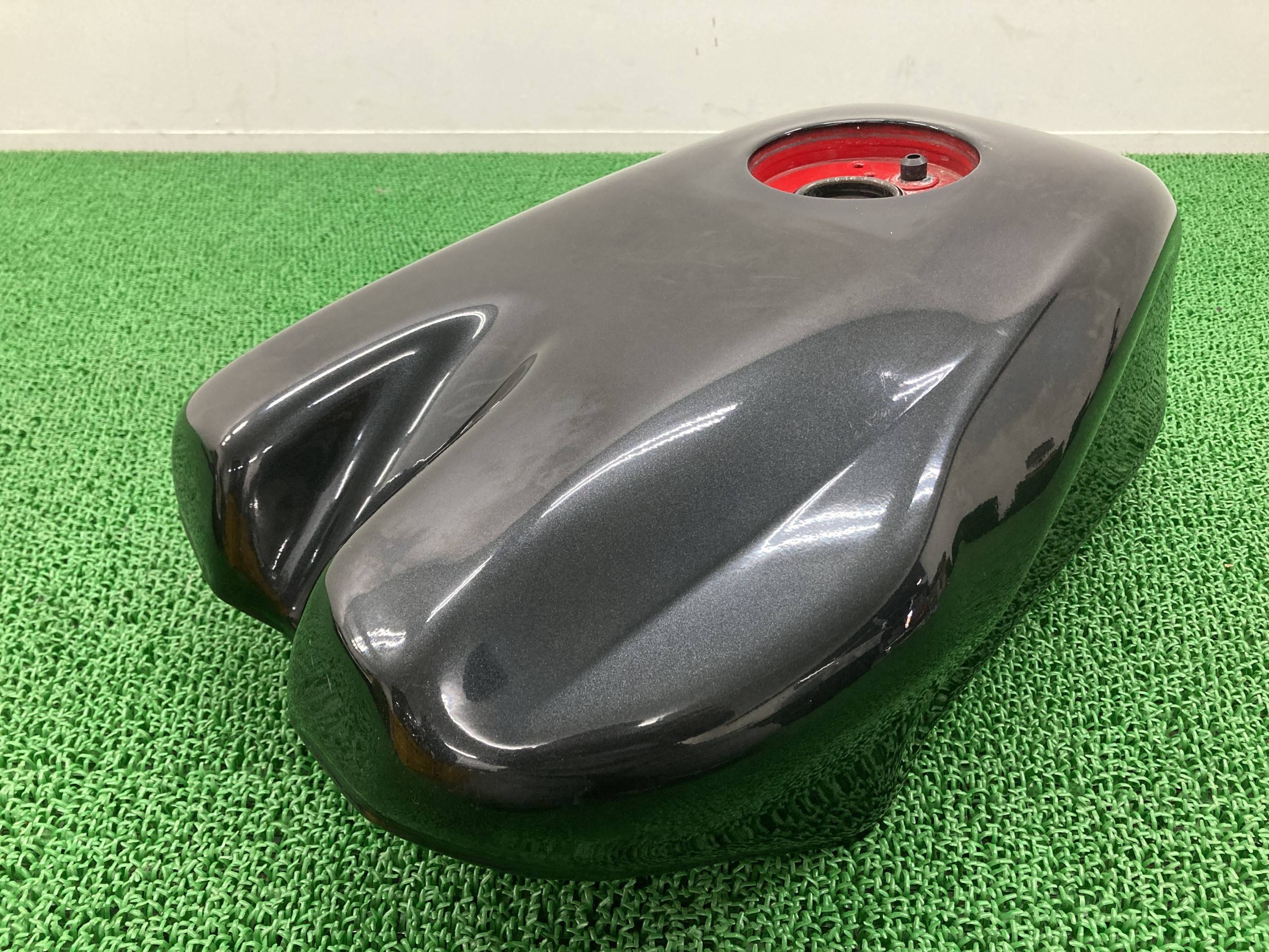 748 916 996 998 タンク ドゥカティ 純正 バイク 部品 Ducati スーパーバイク コケキズ無し 凹み無し ノーマルガソリンタンク 車検 Genuine 【中古】 Ue