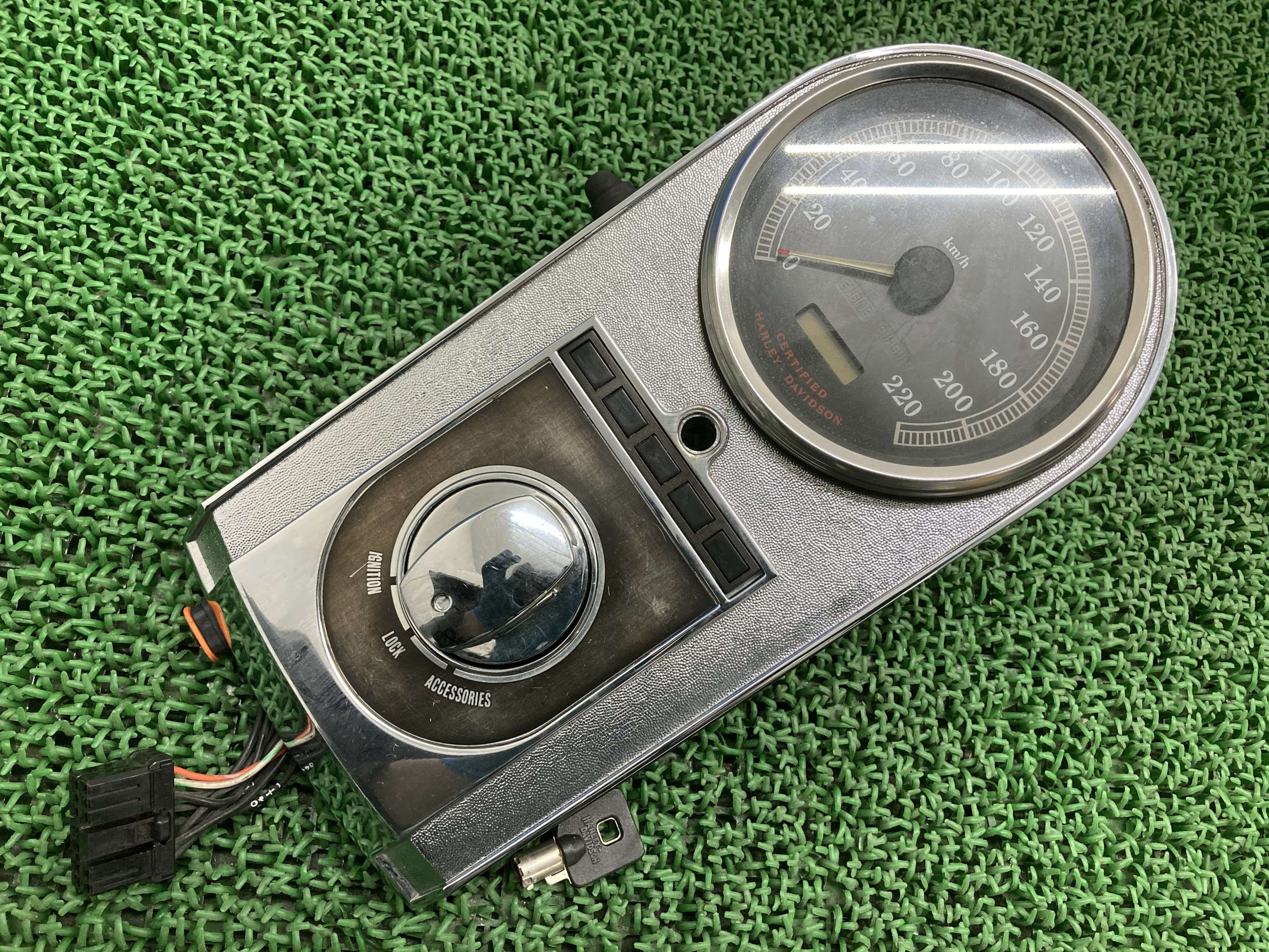 ソフテイル スピードメーター 67030-99 ハーレー 純正 バイク 部品 ソフテイル エボ FLST FLSTC 車検 Genuine 【中古】 dZ｜ティーエスパーツ　店