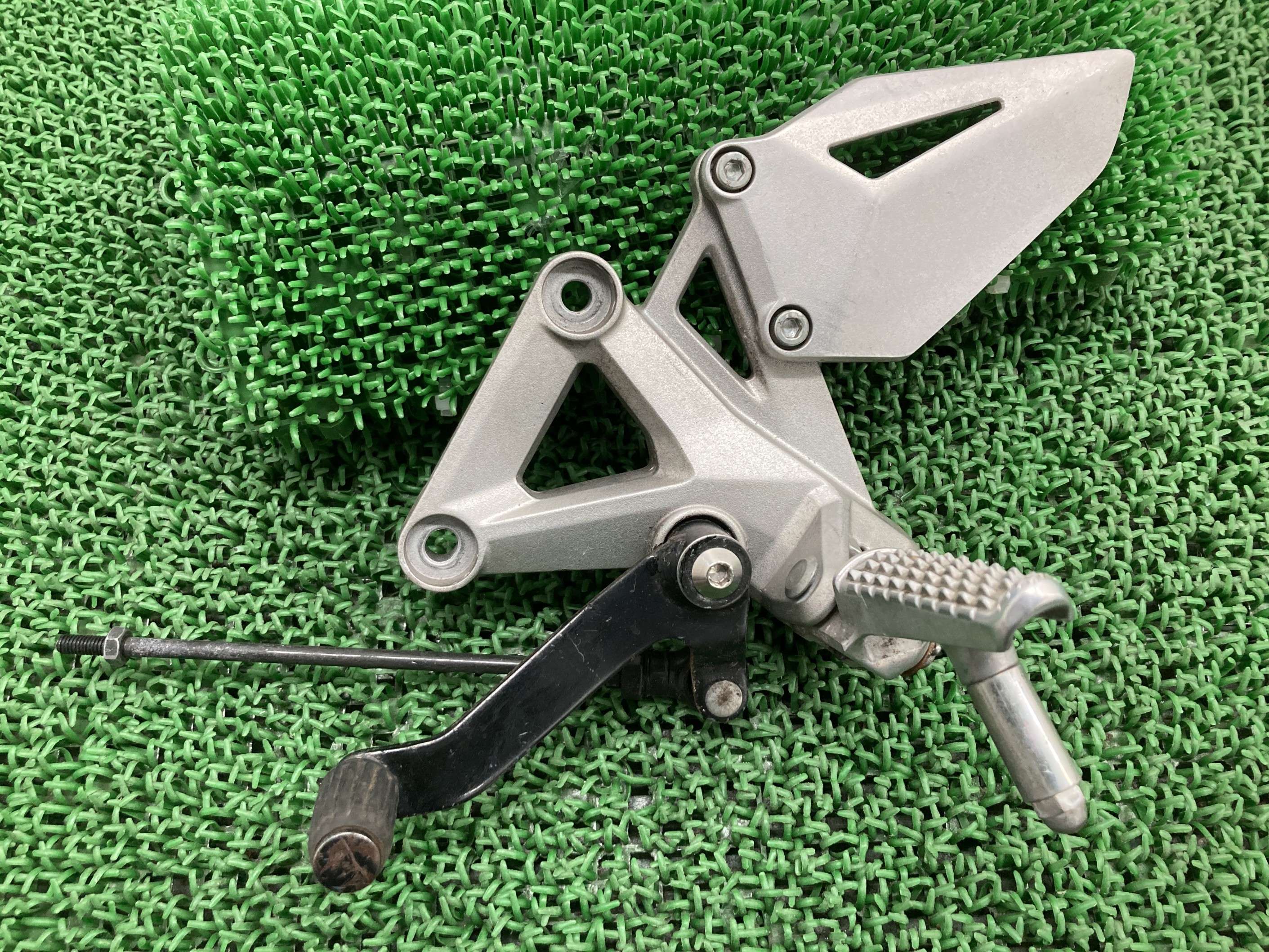 CBR250RR ステップ 左 K64 ホンダ 純正 バイク 部品 MC51 シフトペダル シフトロッド ペグ ヒールガード 車検 Genuine 【中古】 Bx