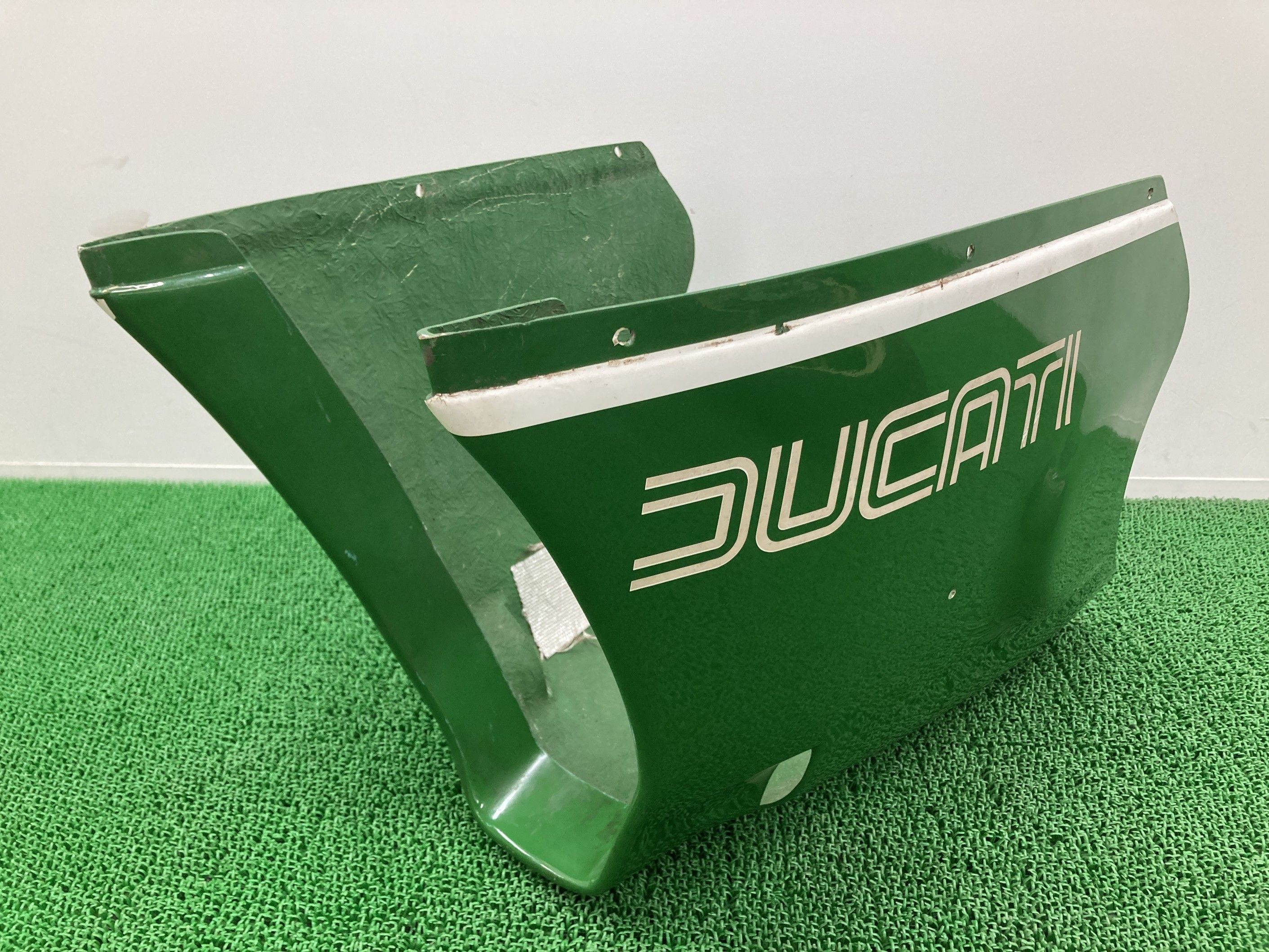 900MHR アンダーカウル 緑 ドゥカティ 純正 バイク 部品 後期 Ducati MikeHailwoodReplica マイクヘイルウッド FRP 車検 Genuine 【中古】 tY｜ティーエスパーツ　店