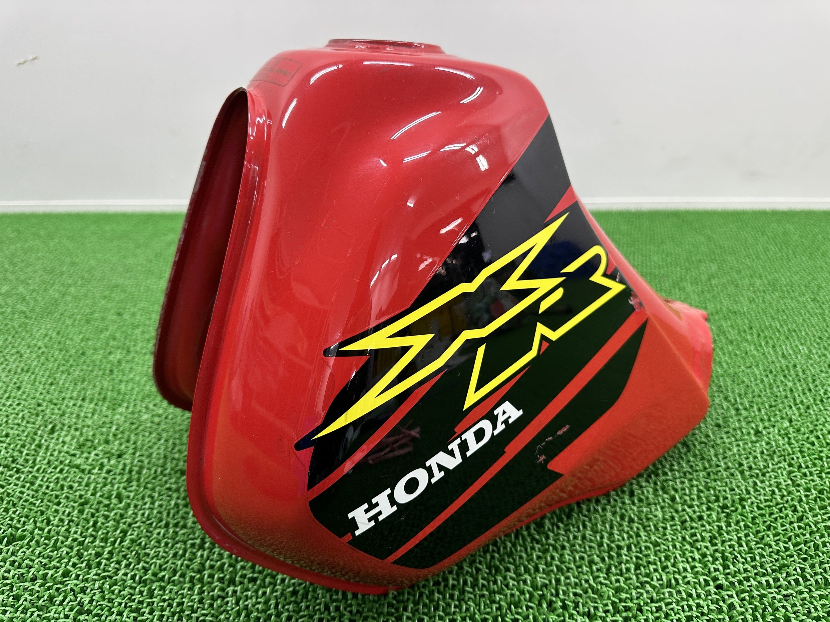 【美品】HONDA VTR250Fi (MC33) ガソリンタンク 赤 楽天市場】VTR250 タンク パール ホンダ 純正 バイク 部品 MC33 FI