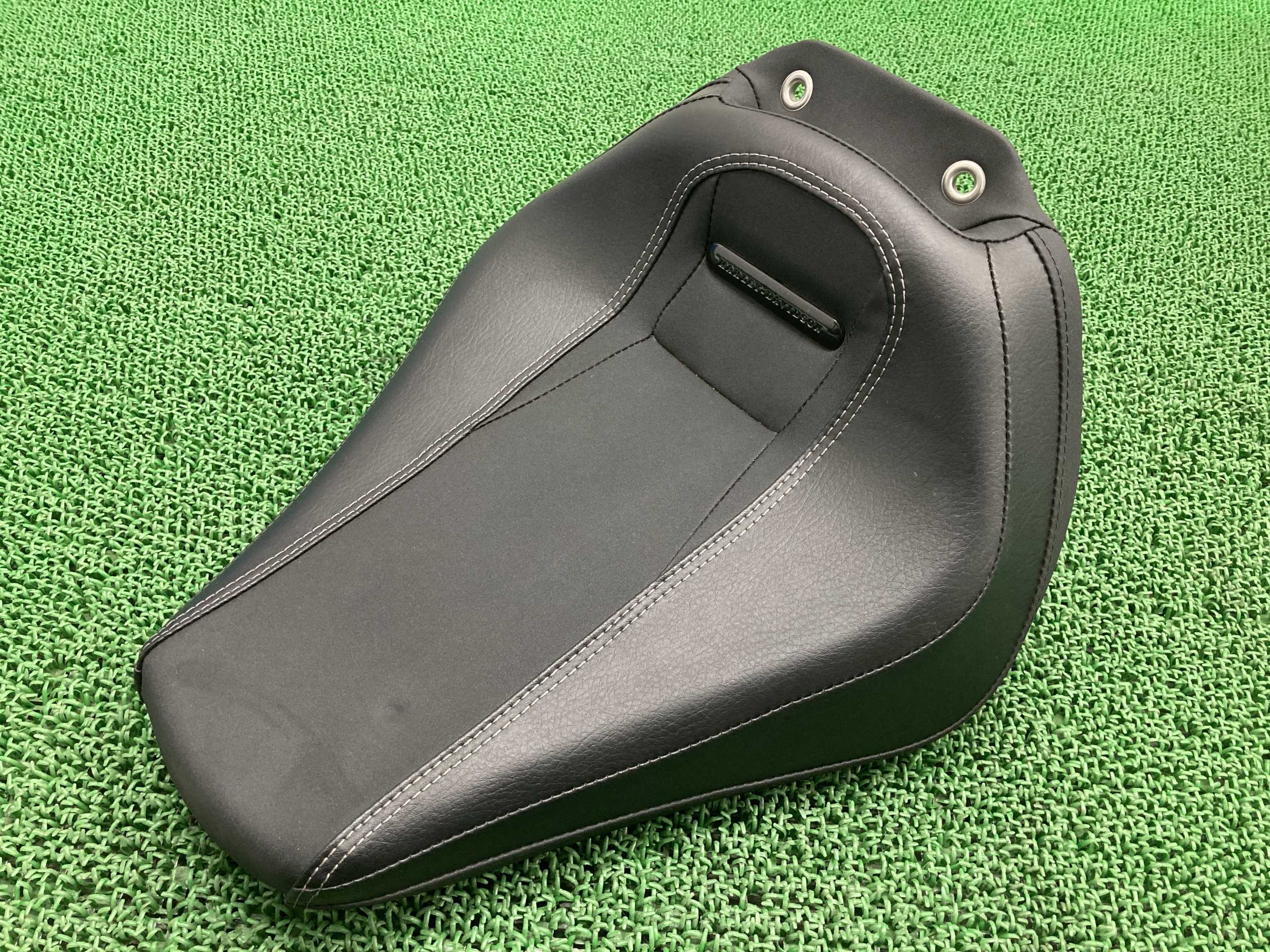 FXBRS1870 フロントシート 52000262L ハーレー 純正 バイク 部品 メインシート ソフテイル ブレイクアウト カスタム素材に 車検 Genuine 【中古】 Xe
