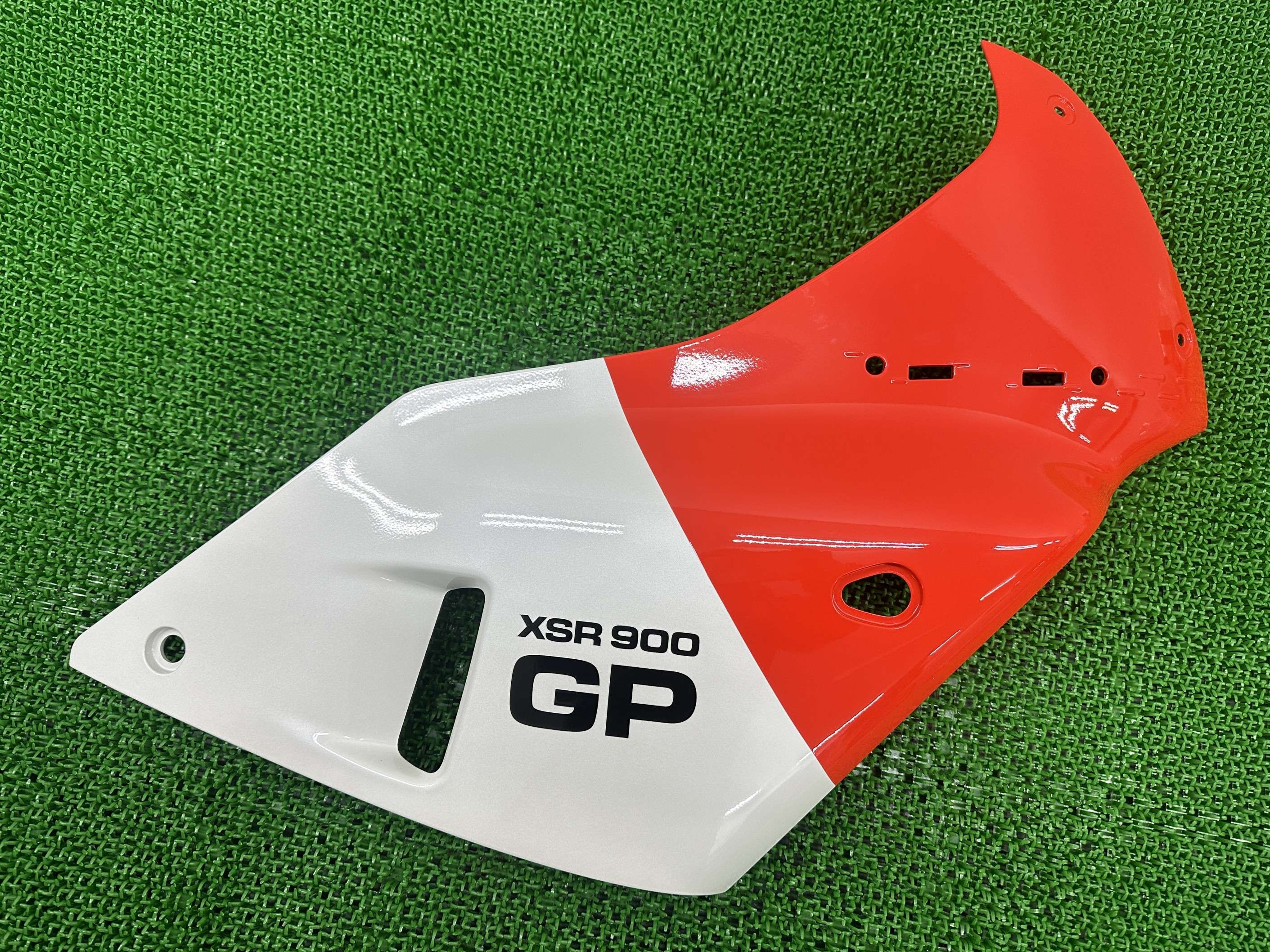 XSR900GP アッパーカウル 右 橙/白 BMG ヤマハ 純正 中古 バイク 部品 RN96J フロントサイドカウル 未使用品 ネオレトロスタイル 即日発送 車検 Genuine Vo｜ティーエスパーツ　店