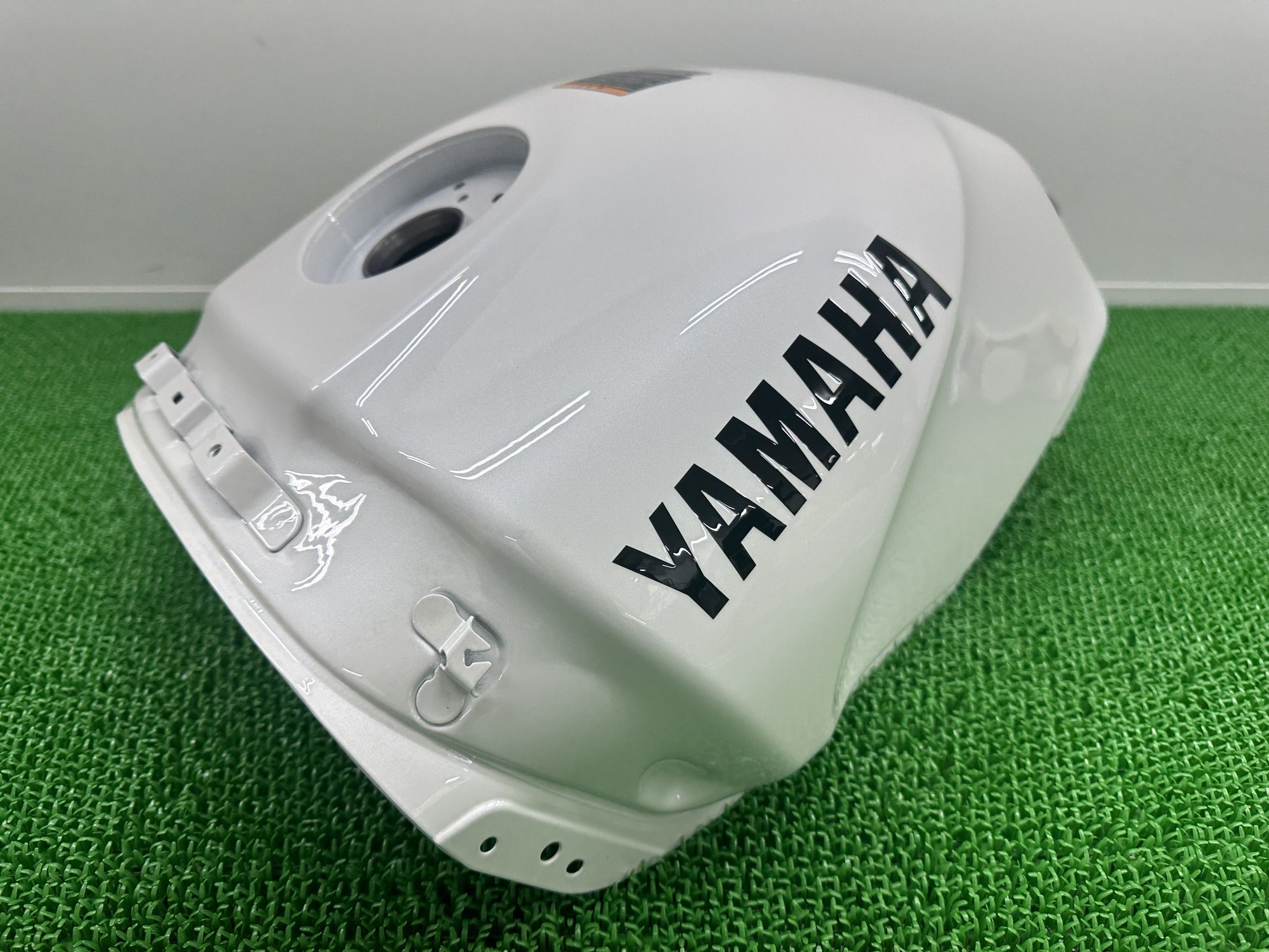 XSR900GP タンク パール ヤマハ 純正 中古 バイク 部品 RN96J ノーマルガソリンタンク フューエルタンク 未使用品 ネオレトロスタイル 即日発送 車検 Genuine aH